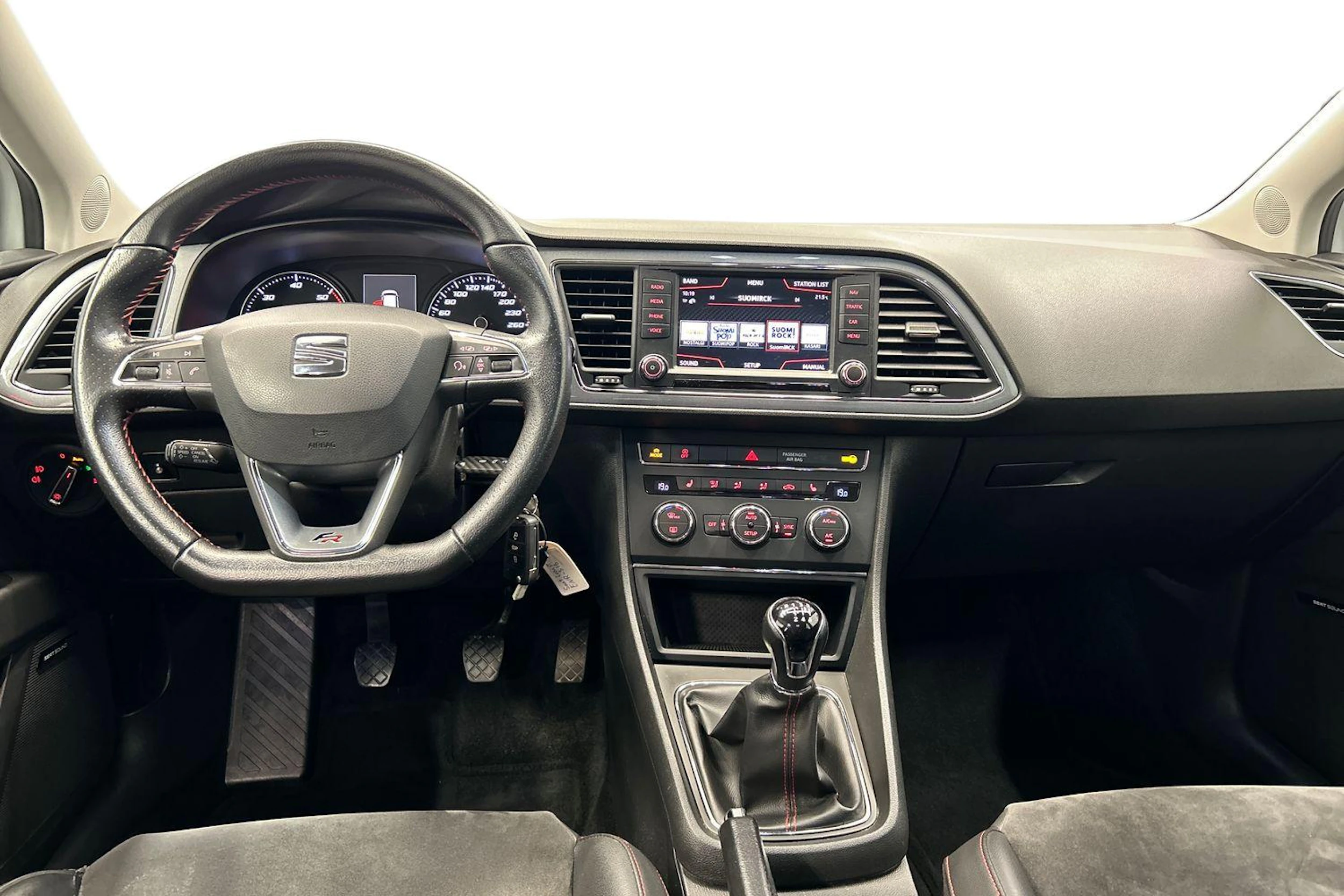 valkoinen SEAT Leon ST 2015 kuva 7.