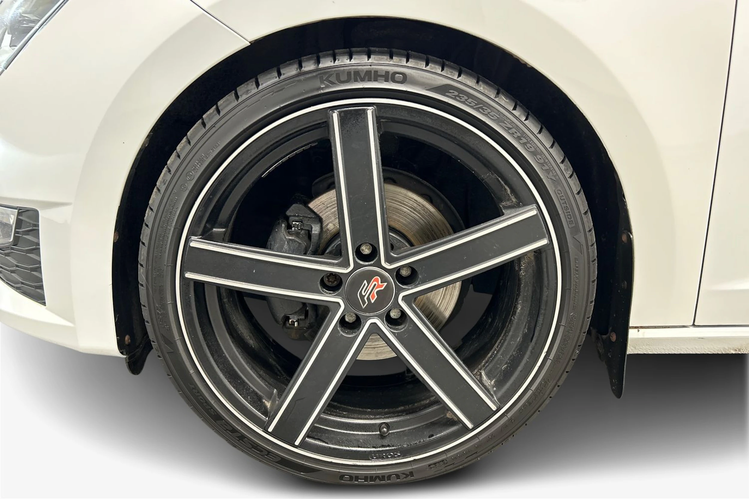 valkoinen SEAT Leon ST 2015 kuva 9.
