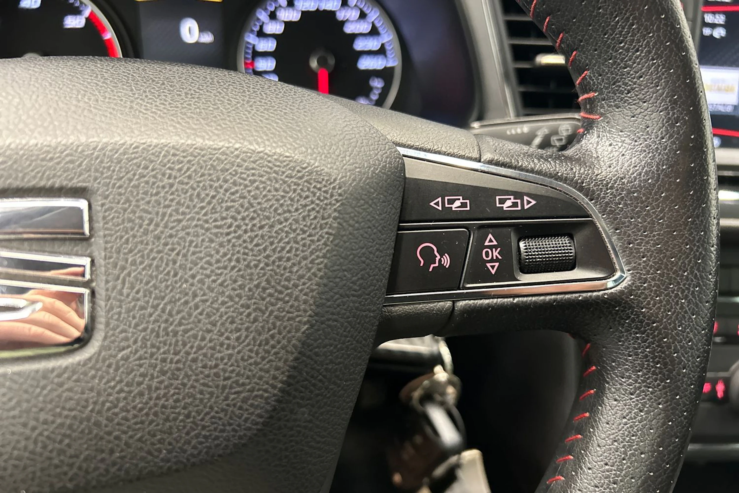 valkoinen SEAT Leon ST 2015 kuva 17.