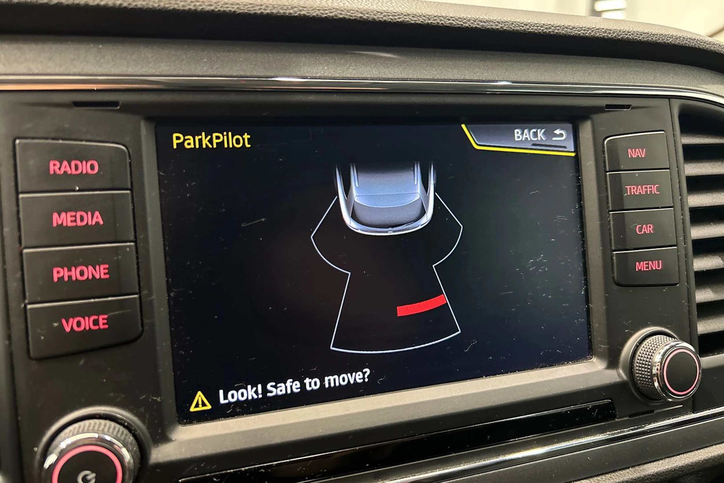 valkoinen SEAT Leon ST 2015 kuva 23.