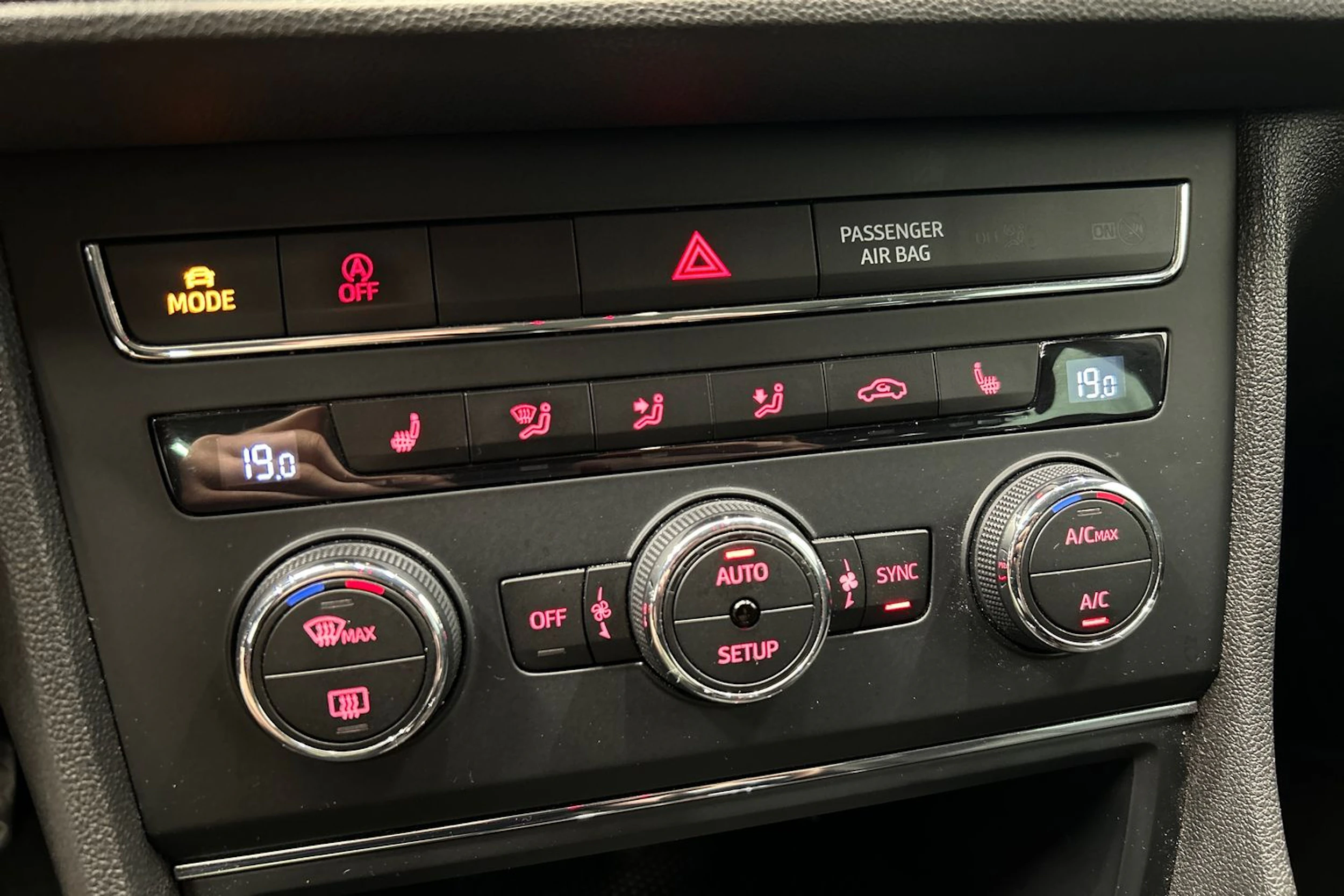 valkoinen SEAT Leon ST 2015 kuva 24.