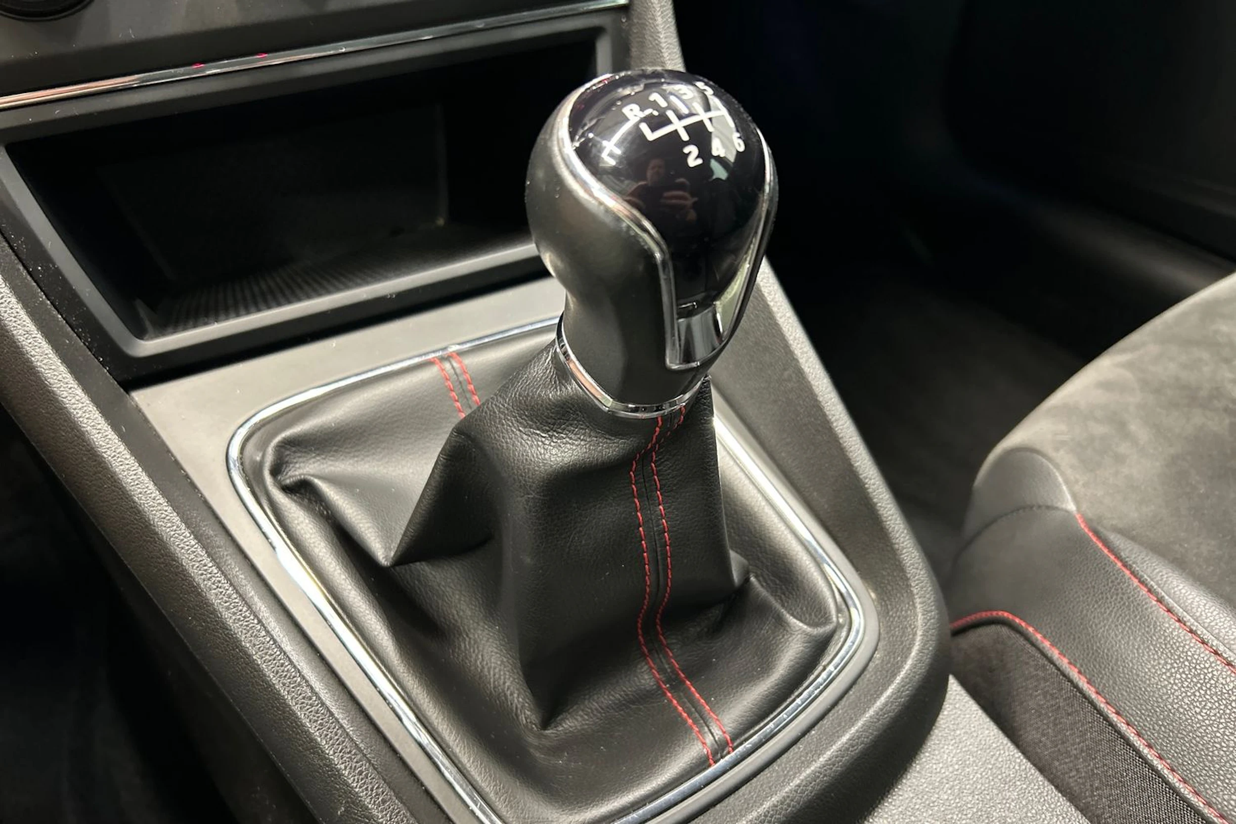valkoinen SEAT Leon ST 2015 kuva 25.
