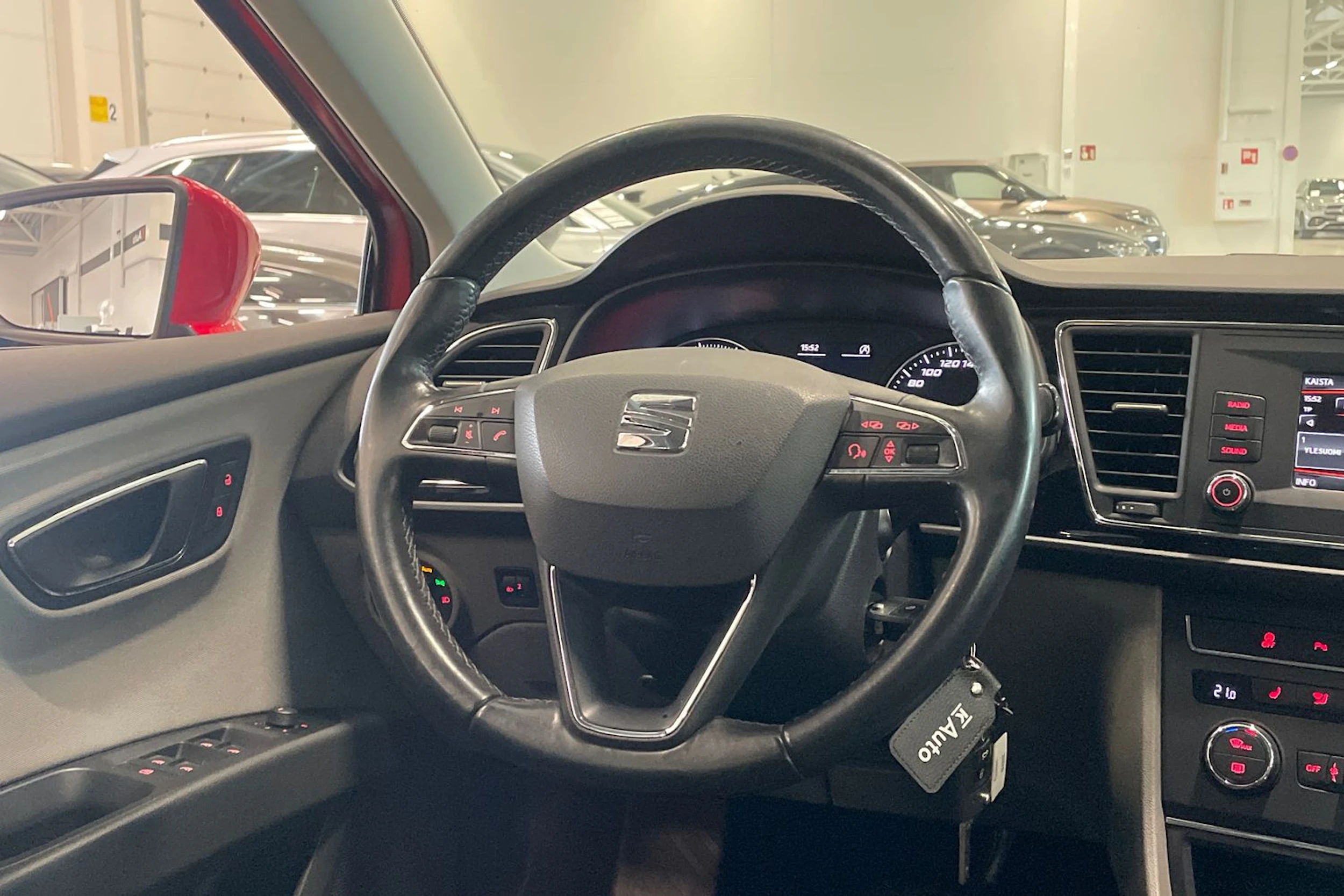 punainen SEAT Leon ST 2015 kuva 12.