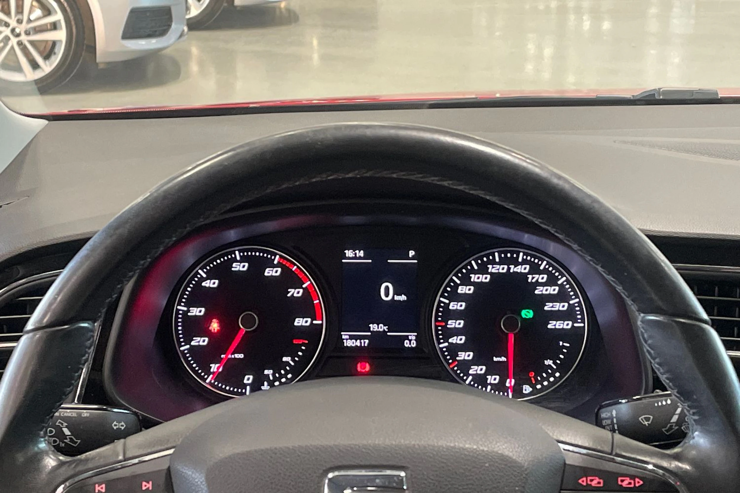punainen SEAT Leon ST 2015 kuva 13.