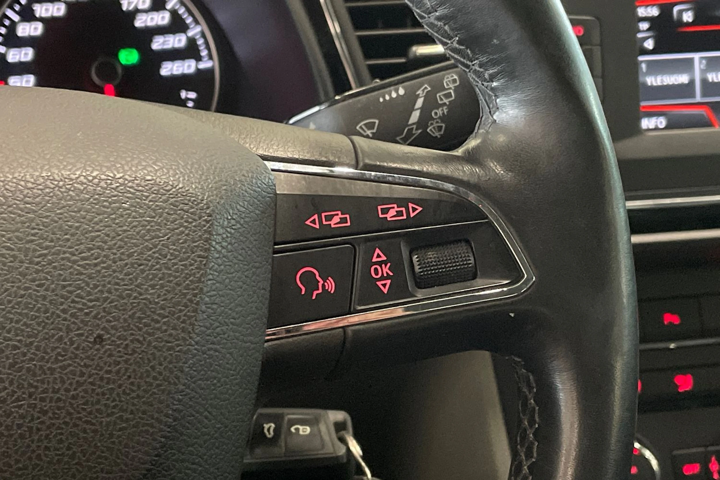punainen SEAT Leon ST 2015 kuva 14.