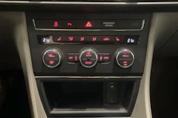 punainen SEAT Leon ST 2015 kuva 21.