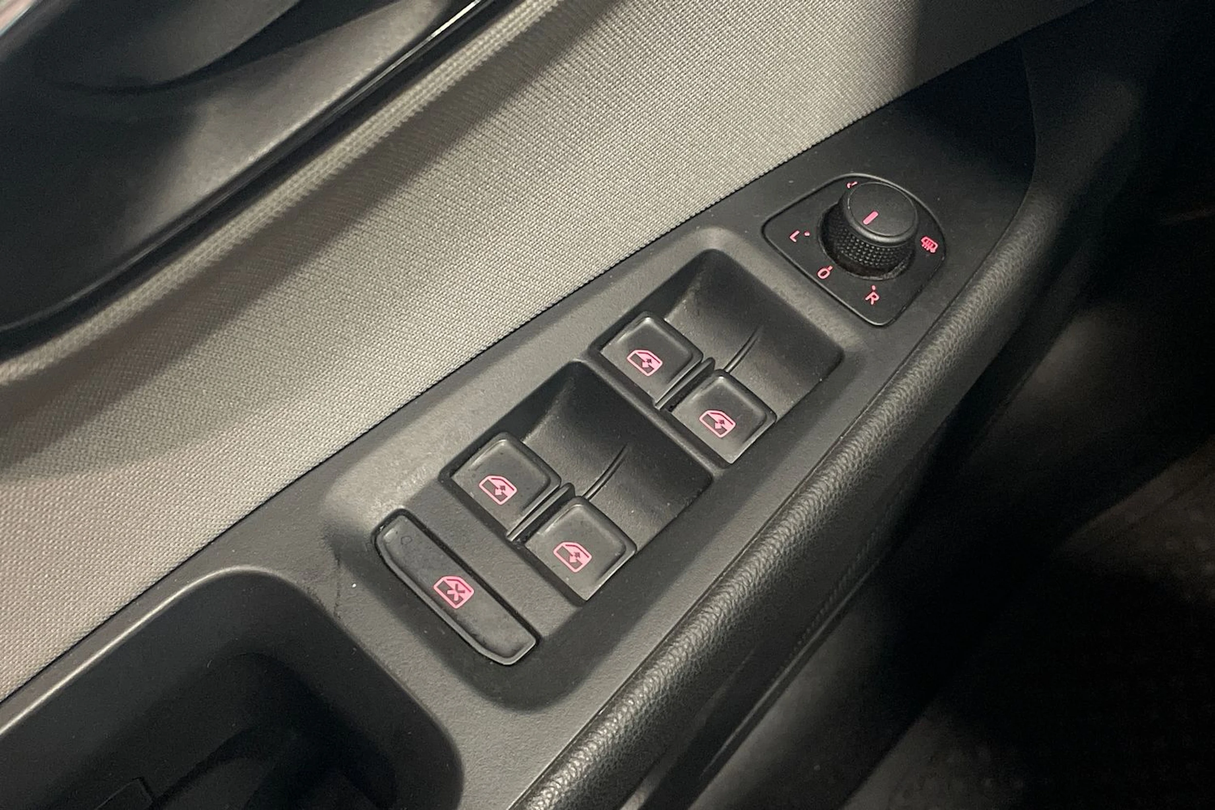 punainen SEAT Leon ST 2015 kuva 23.