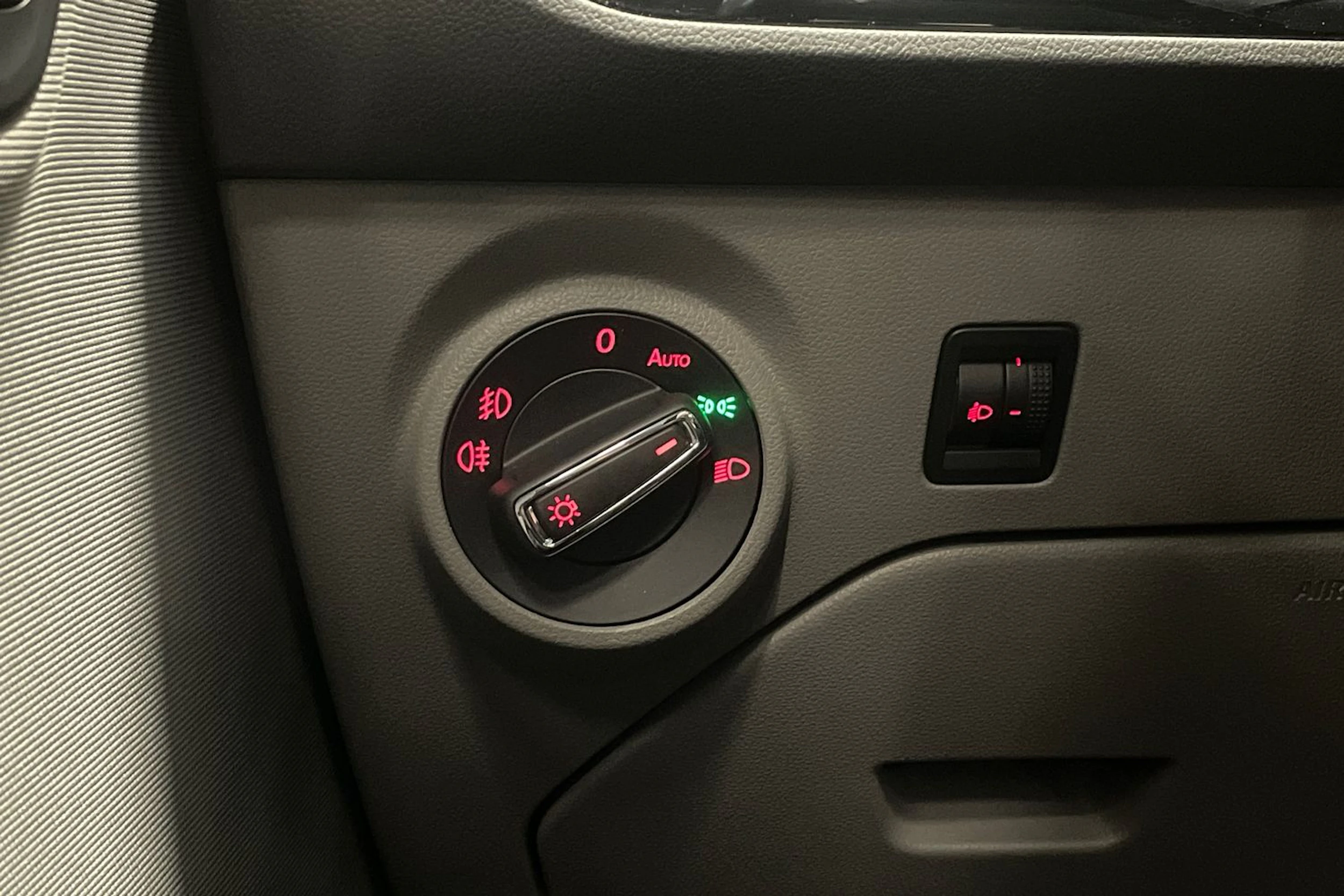 punainen SEAT Leon ST 2015 kuva 24.