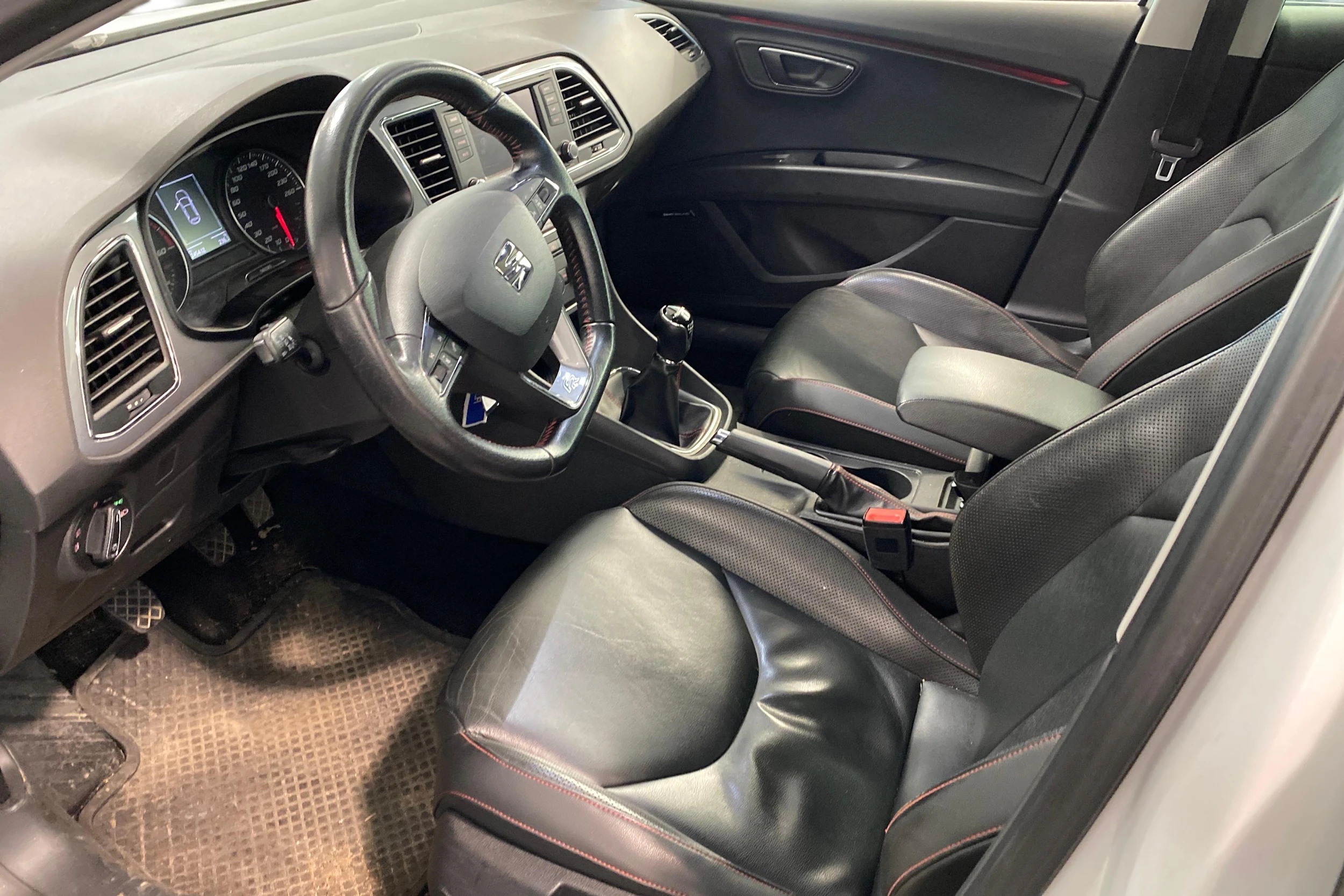 Valkoinen SEAT LEON ST 2015 kuva 3.