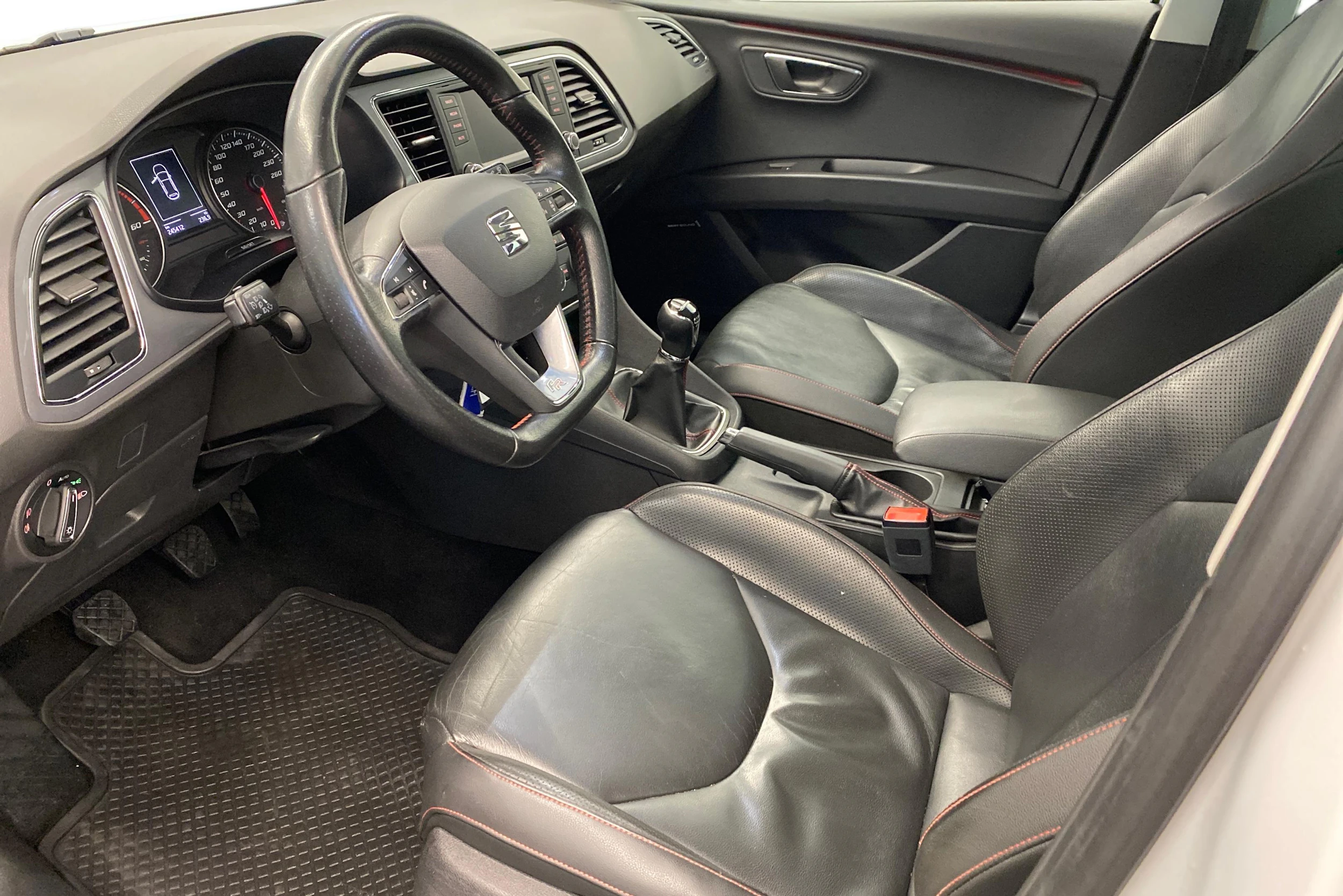 Valkoinen SEAT LEON ST 2015 kuva 6.
