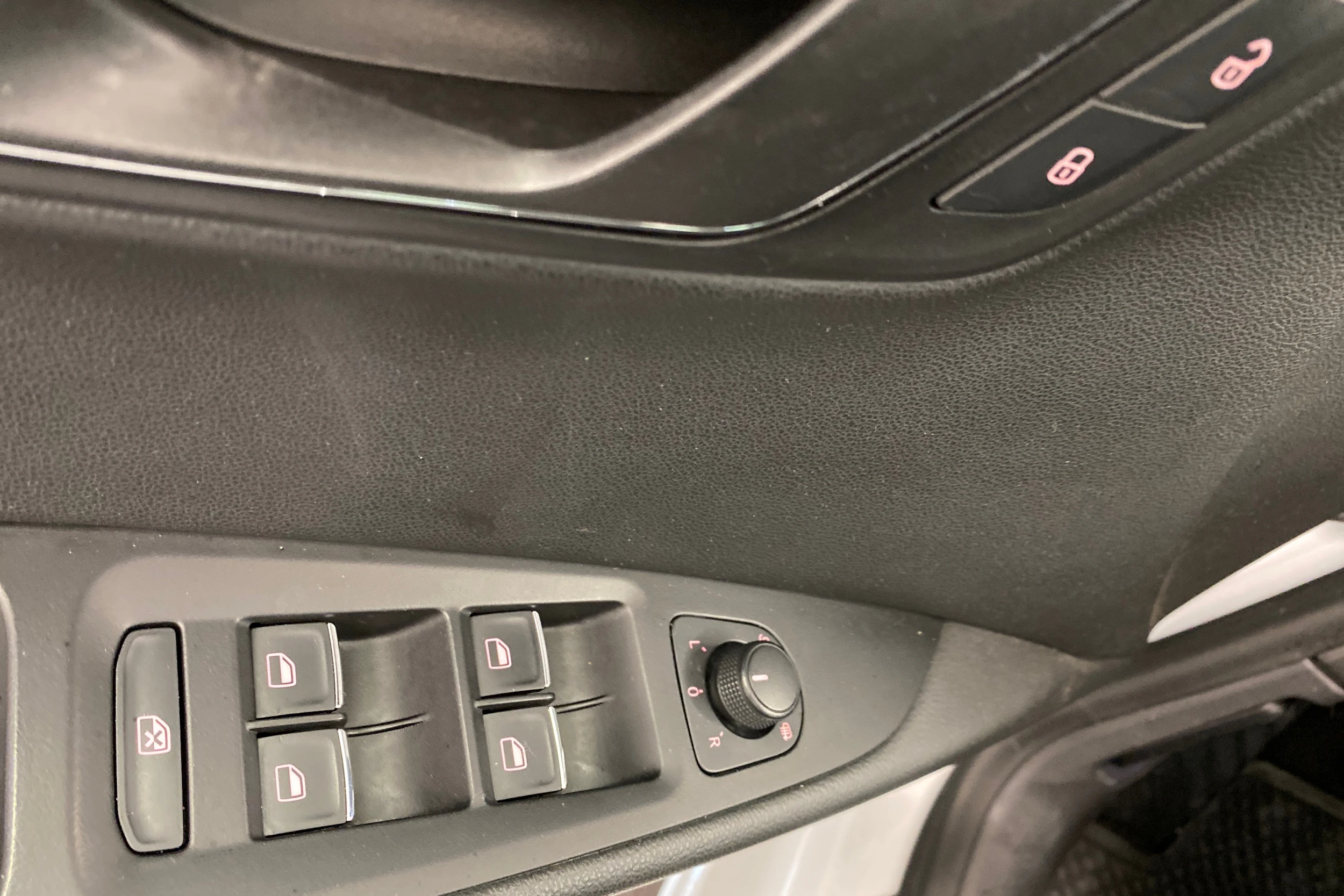 Valkoinen SEAT LEON ST 2015 kuva 14.