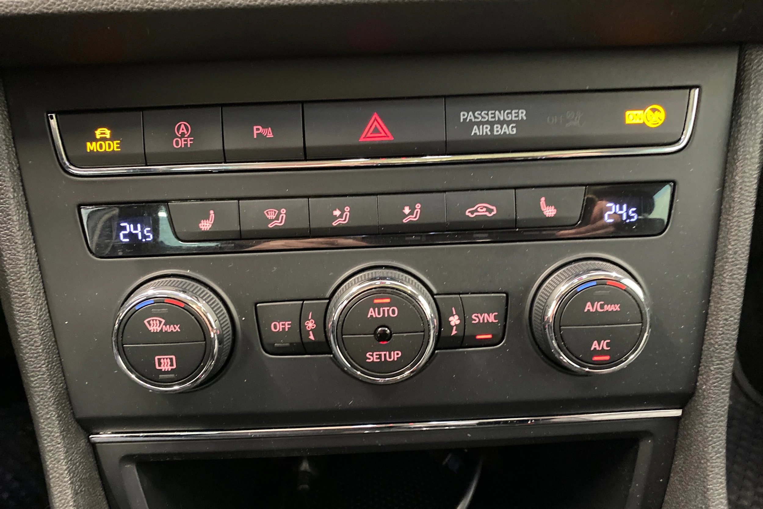 Valkoinen SEAT LEON ST 2015 kuva 18.