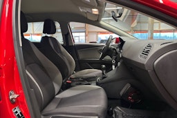 punainen SEAT Leon ST 2015 kuva 14.