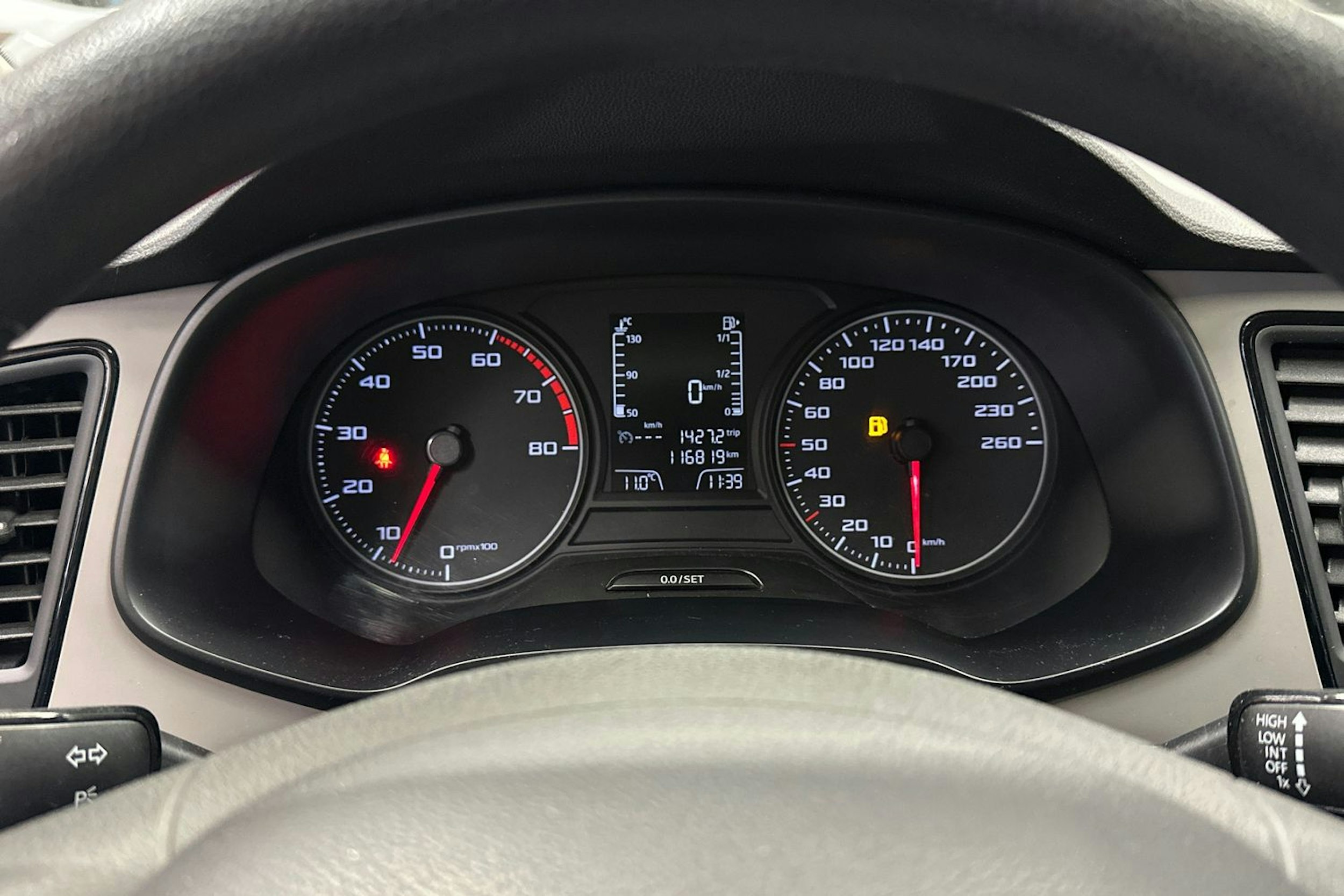 punainen SEAT Leon ST 2015 kuva 17.