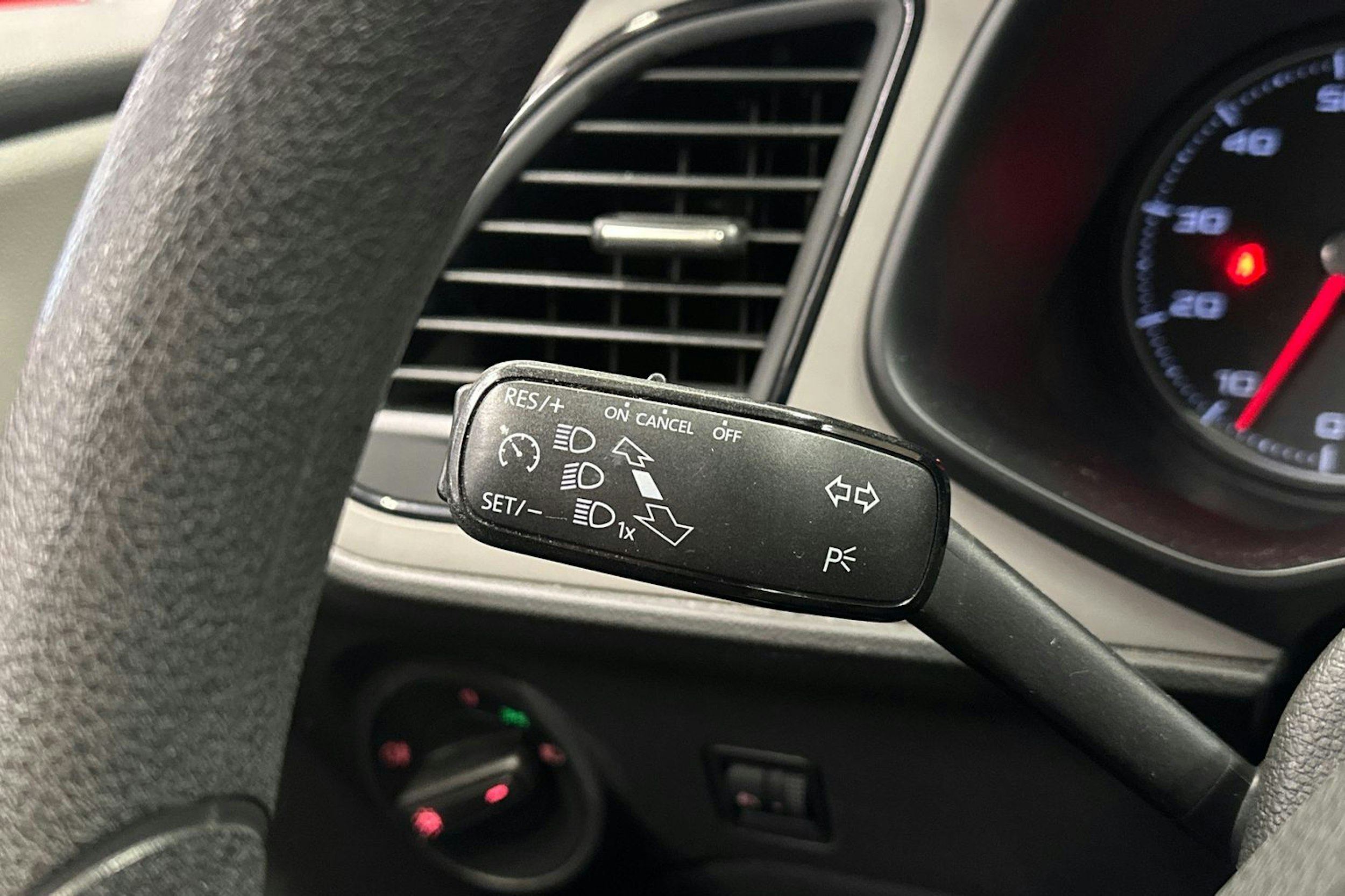 punainen SEAT Leon ST 2015 kuva 18.