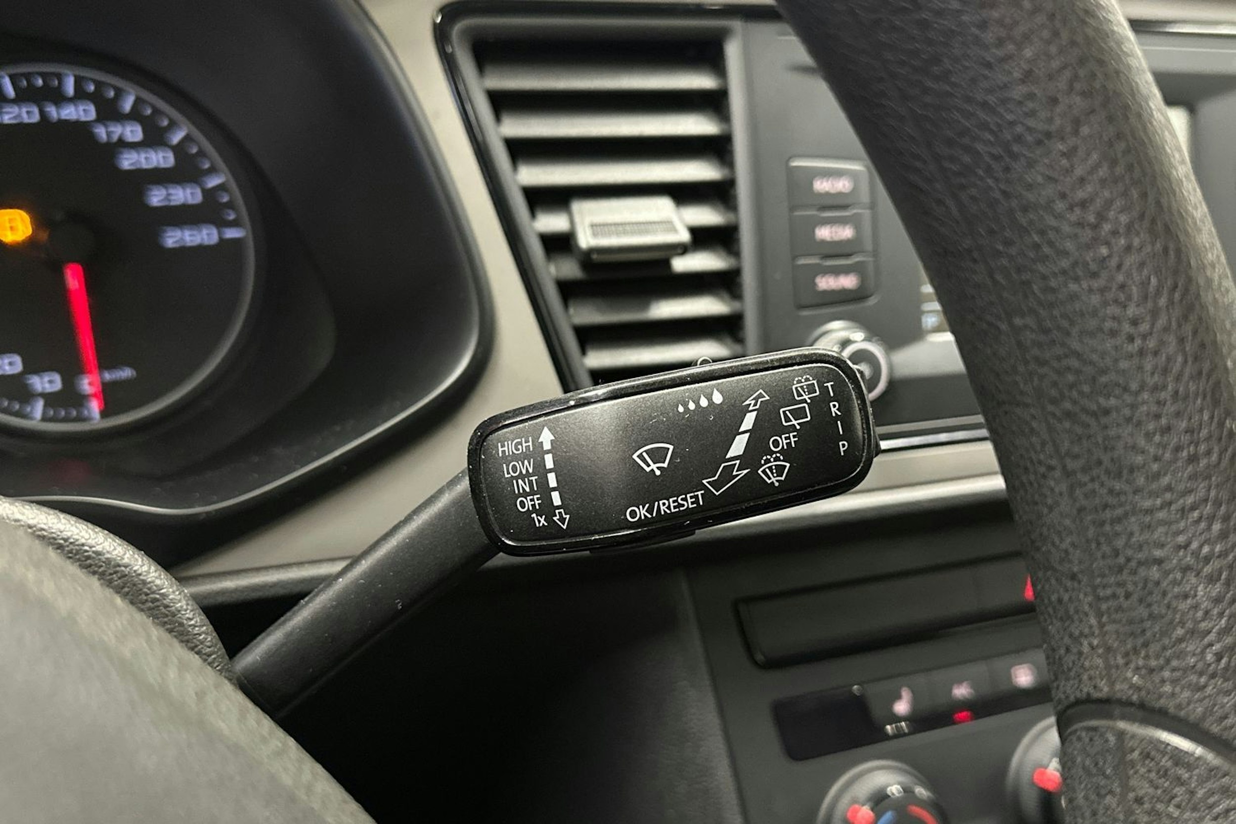 punainen SEAT Leon ST 2015 kuva 19.