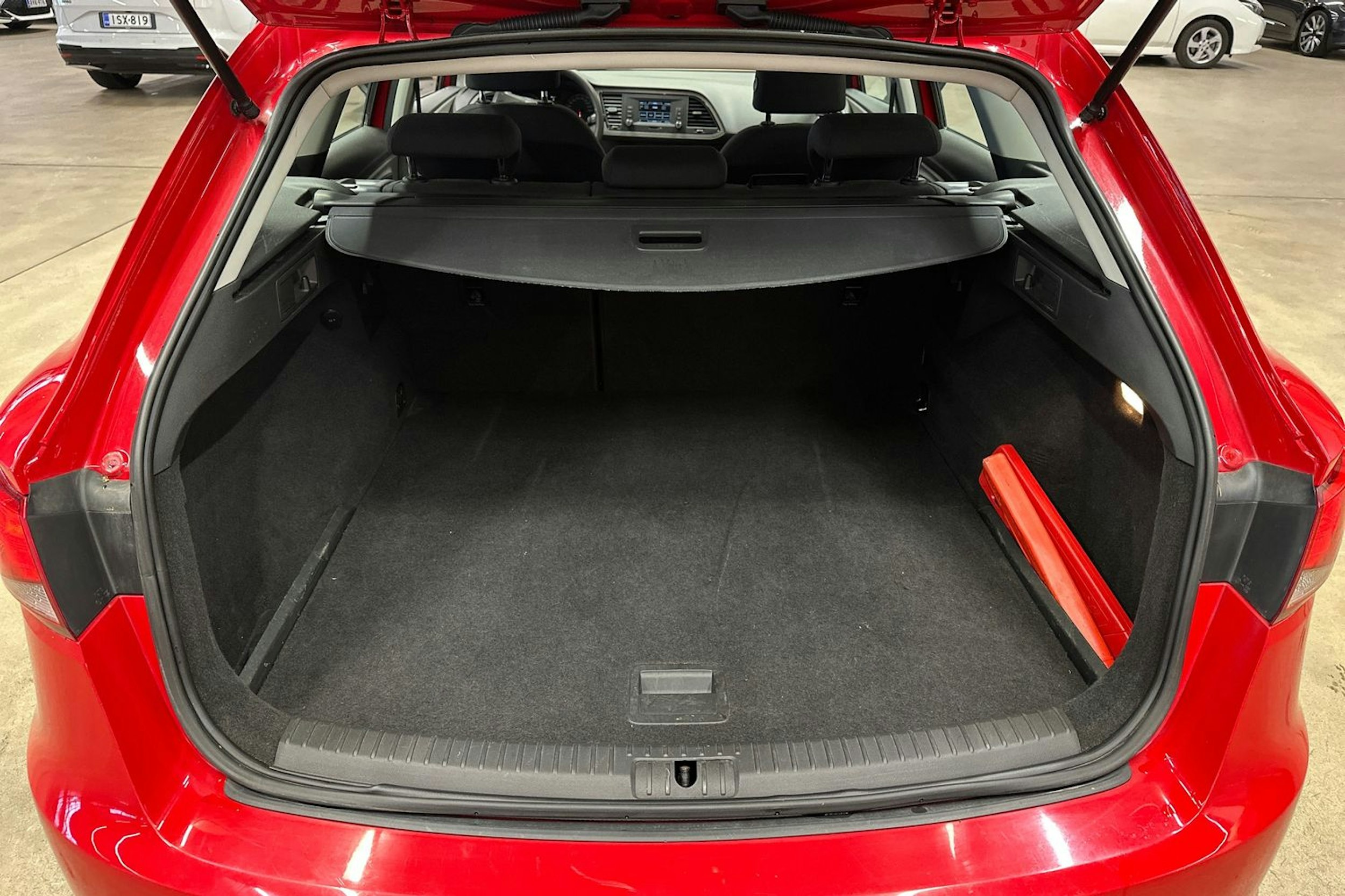 punainen SEAT Leon ST 2015 kuva 21.