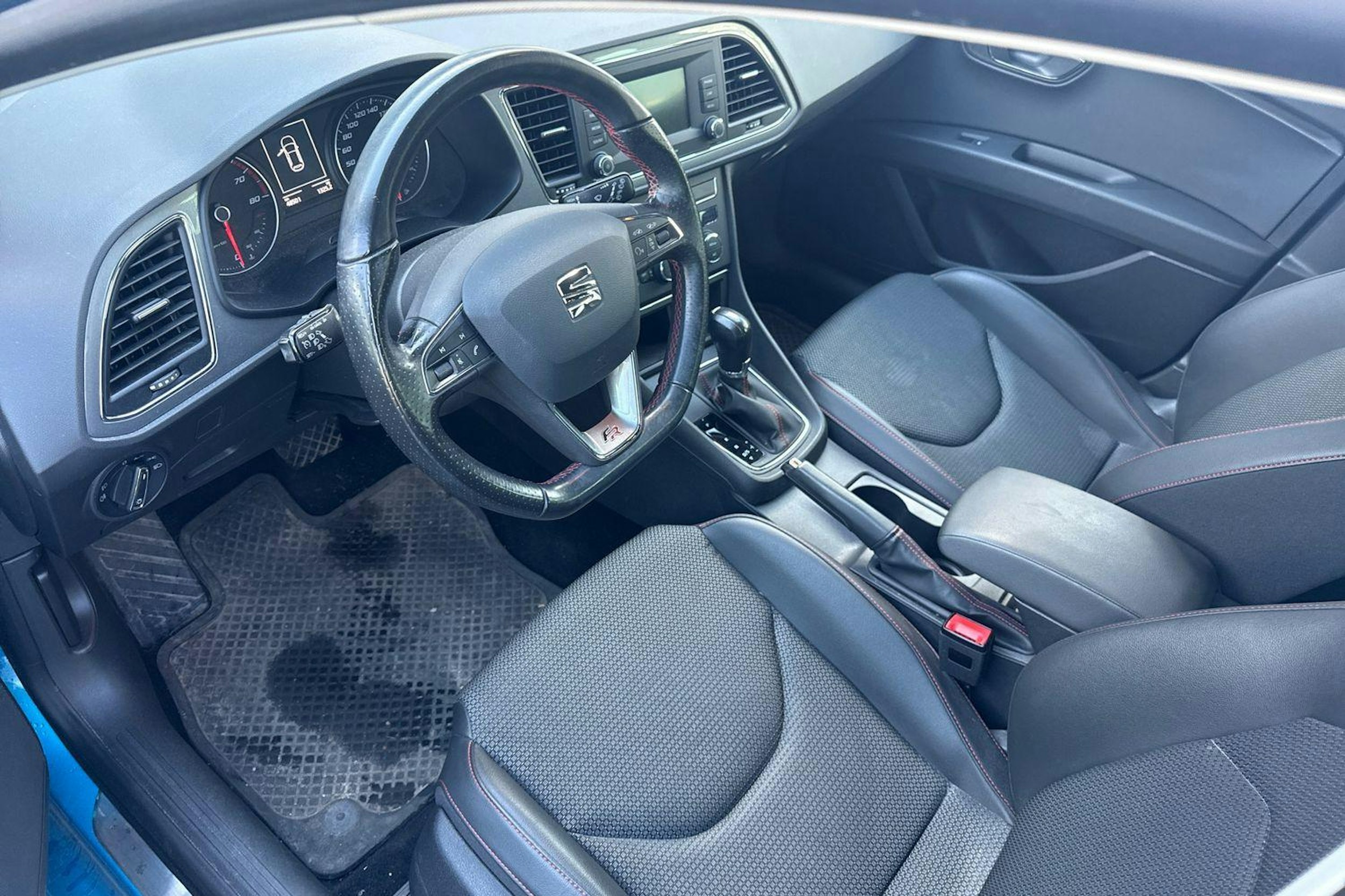 sininen SEAT Leon ST 2016 kuva 3.