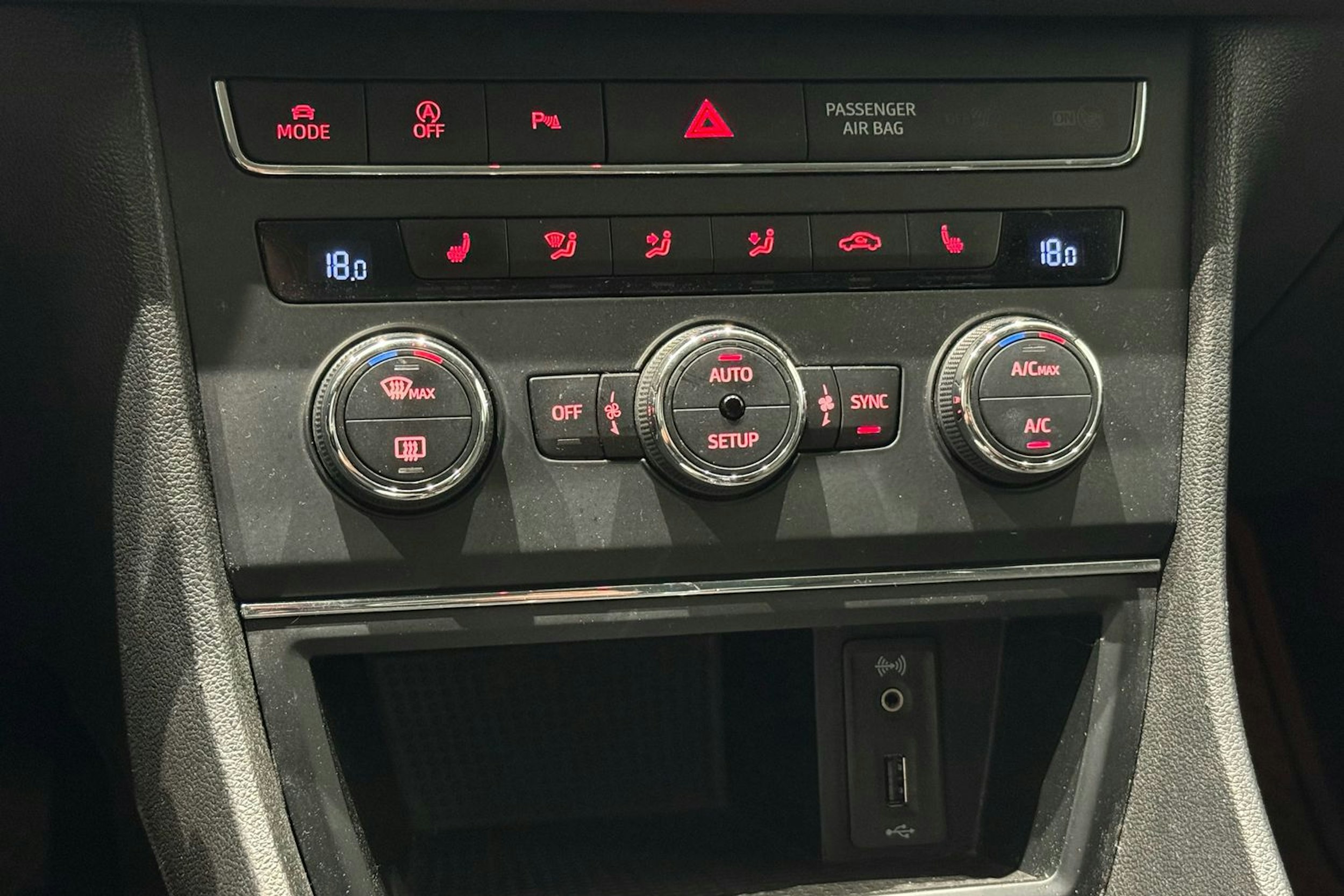 ruskea (beige) SEAT Leon ST 2016 kuva 22.