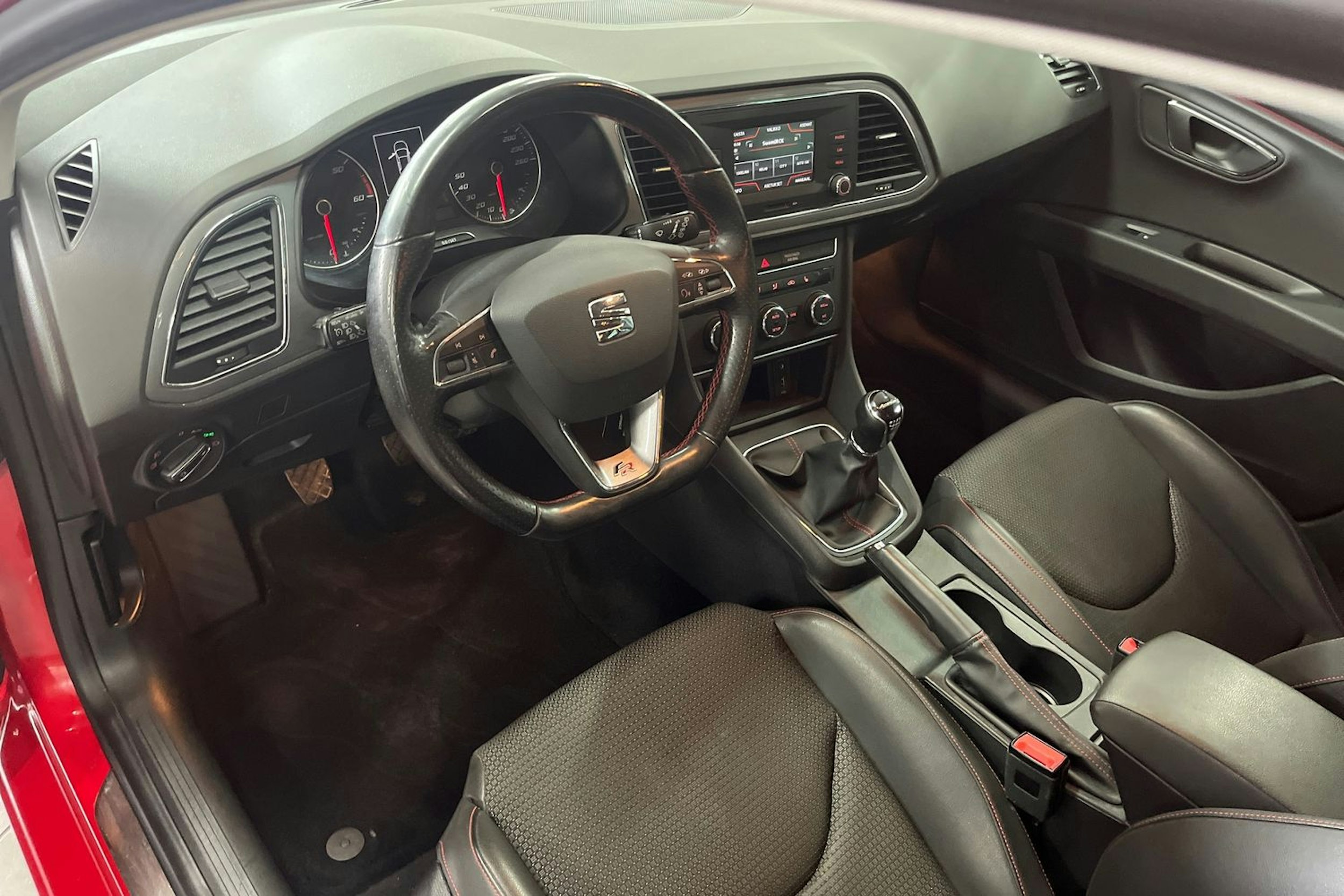 punainen SEAT Leon ST 2016 kuva 7.