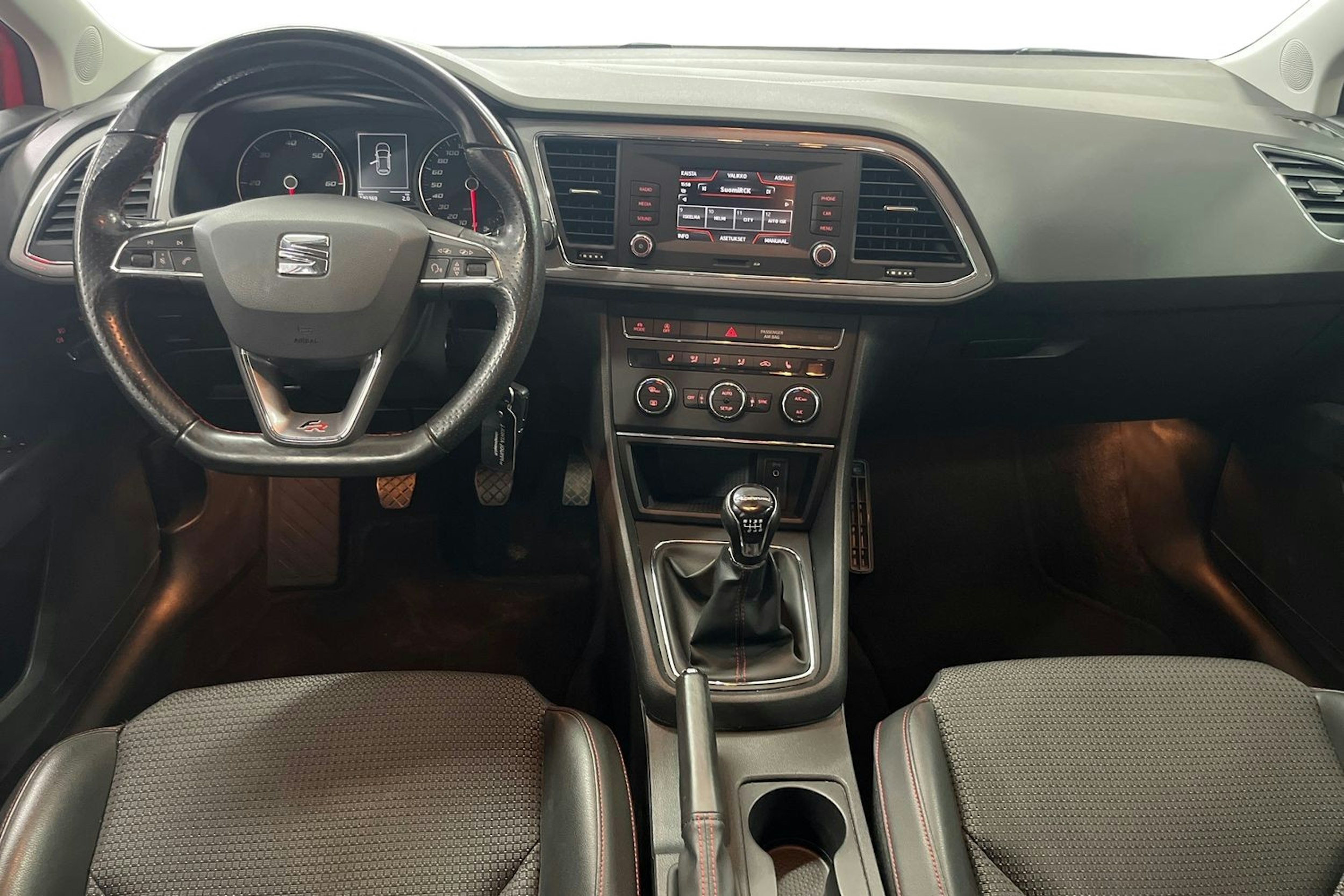 punainen SEAT Leon ST 2016 kuva 9.