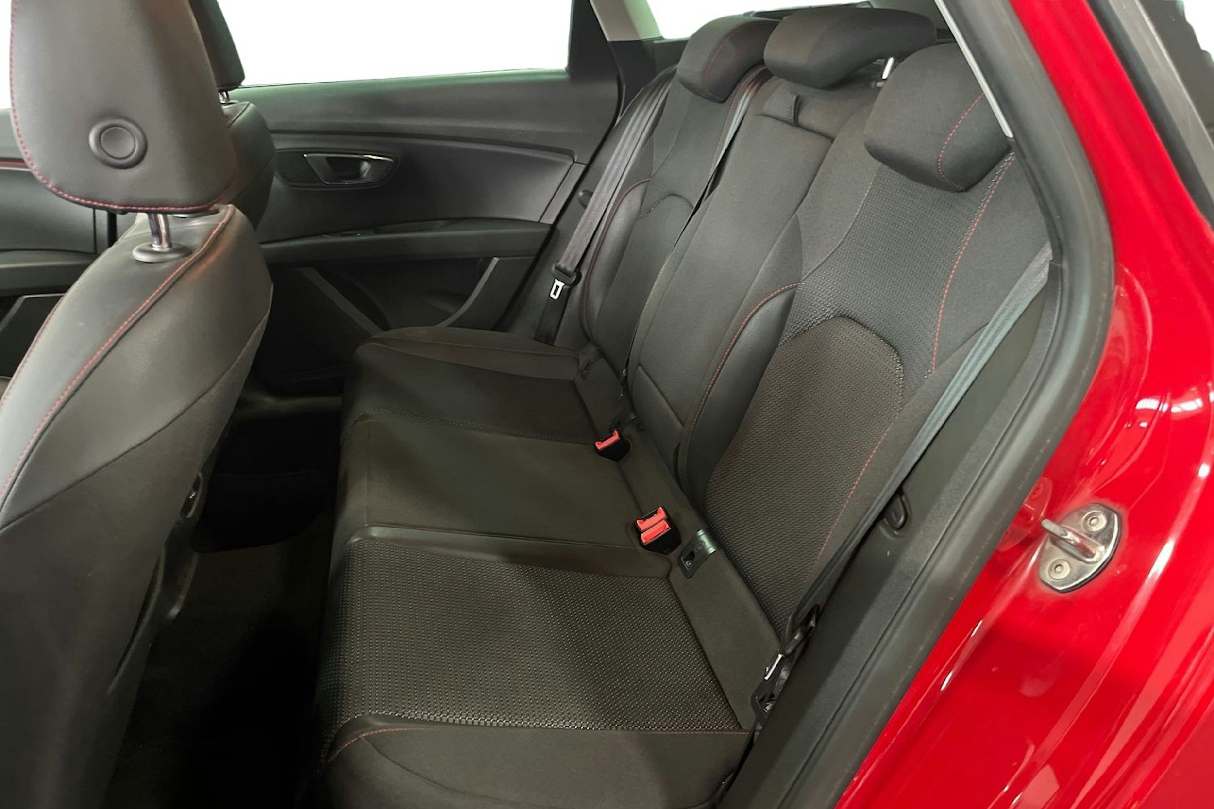 punainen SEAT Leon ST 2016 kuva 10.