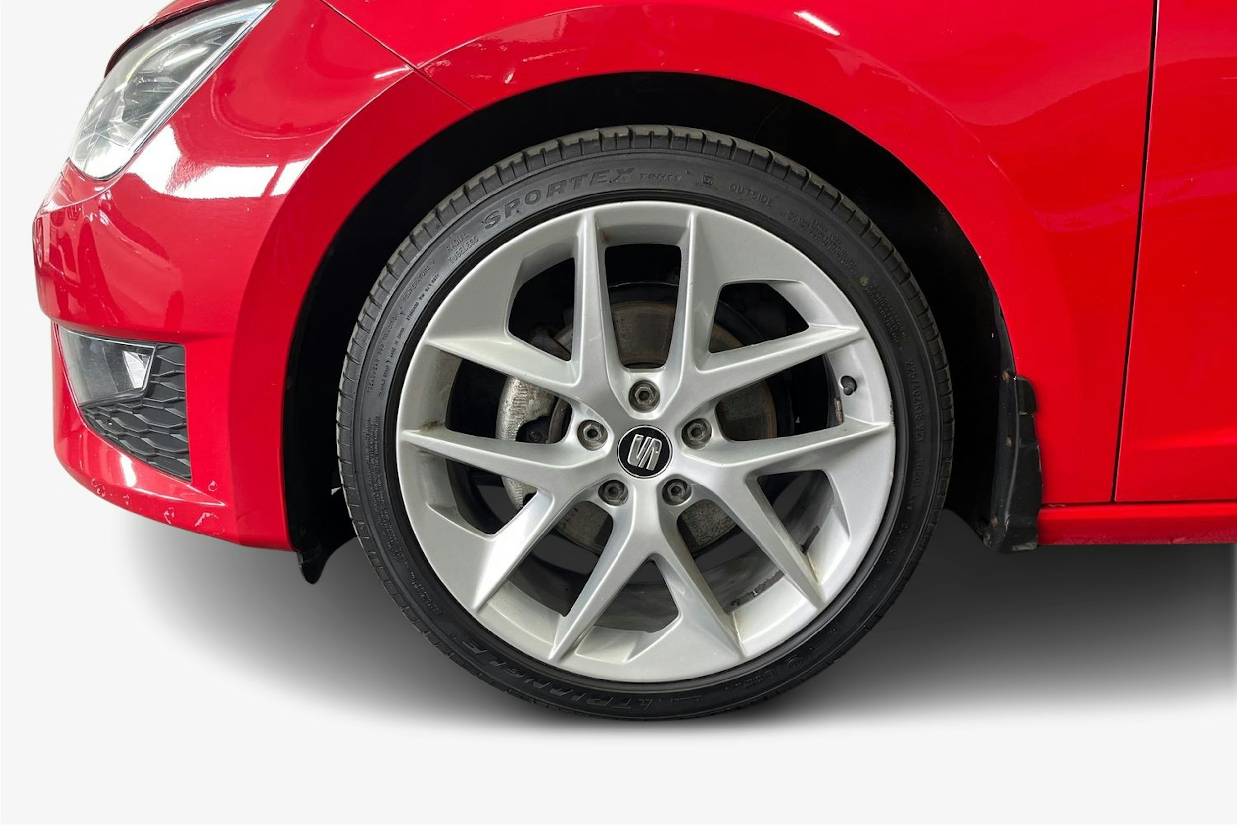 punainen SEAT Leon ST 2016 kuva 11.