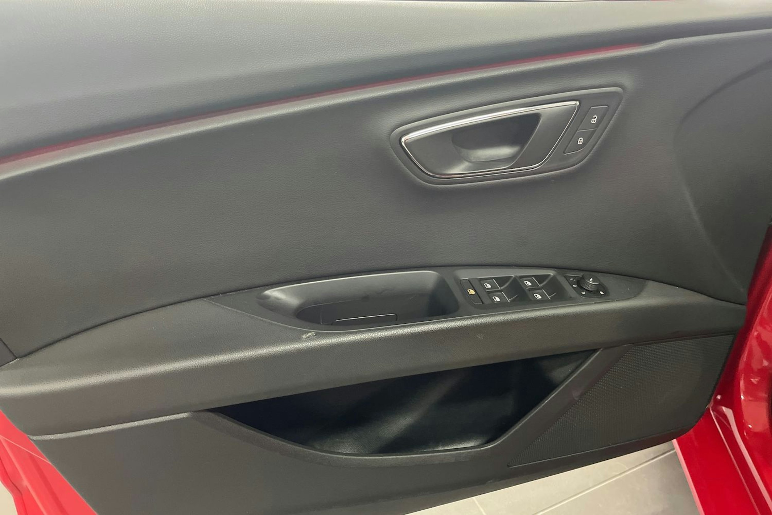 punainen SEAT Leon ST 2016 kuva 14.