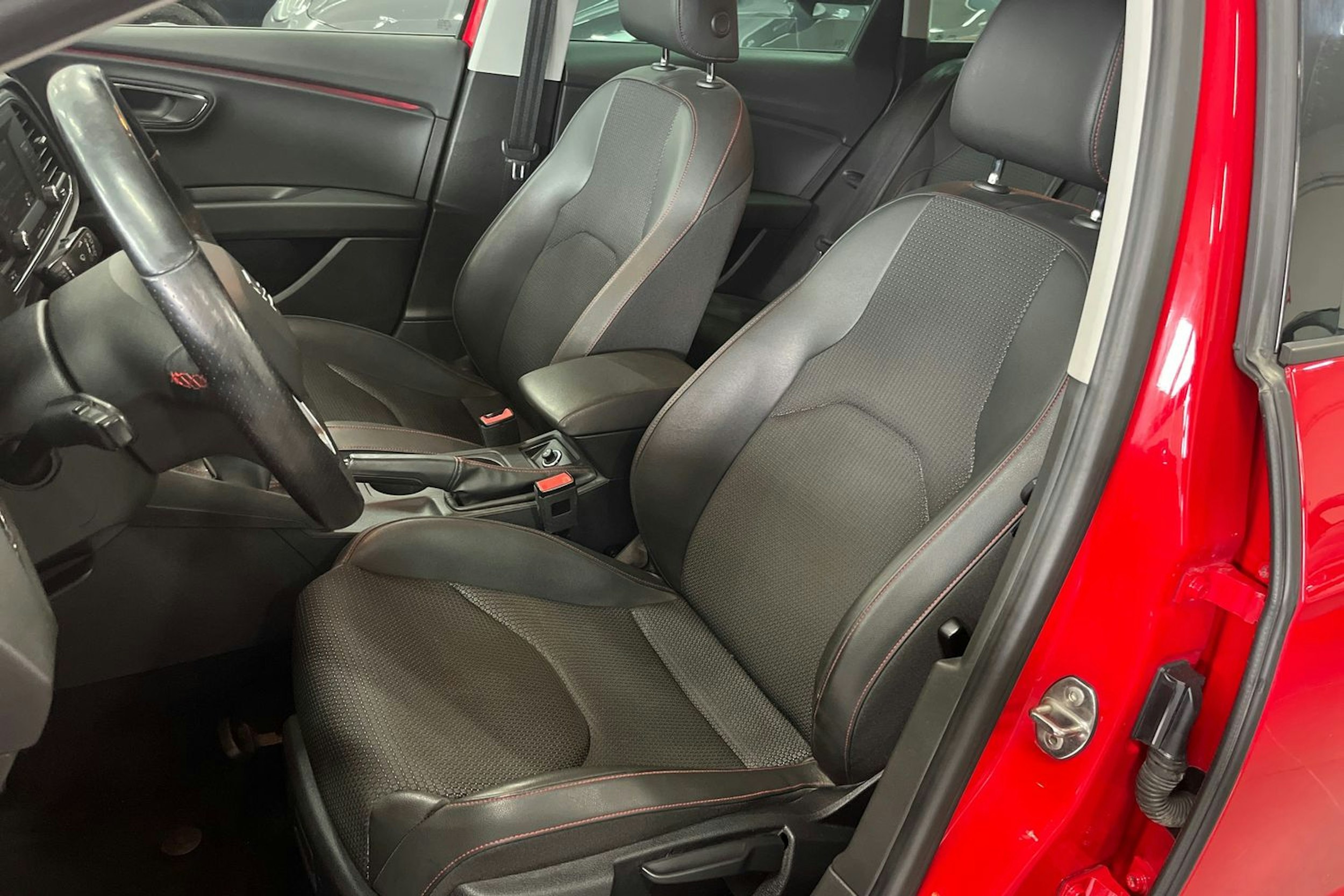 punainen SEAT Leon ST 2016 kuva 15.