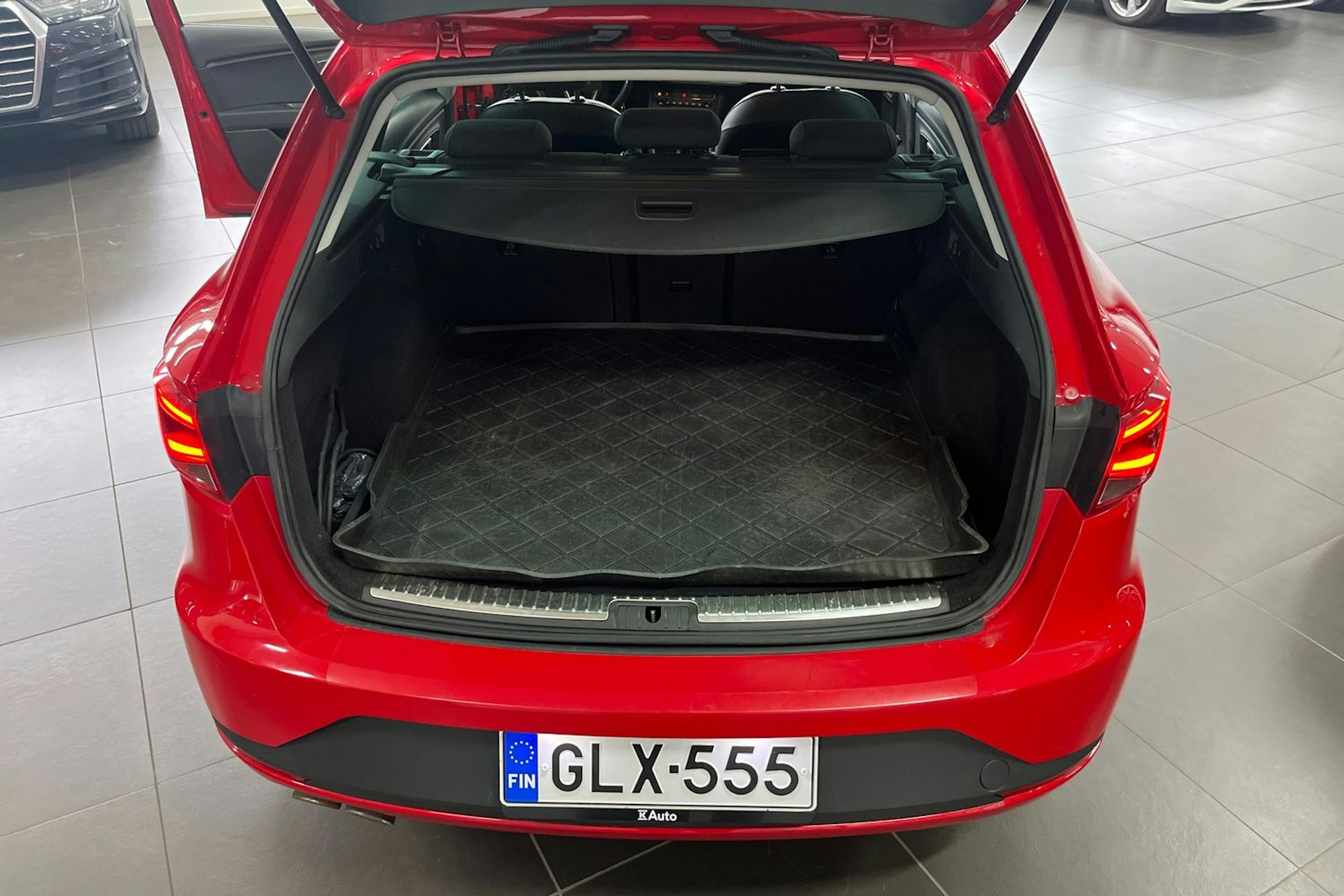 punainen SEAT Leon ST 2016 kuva 18.