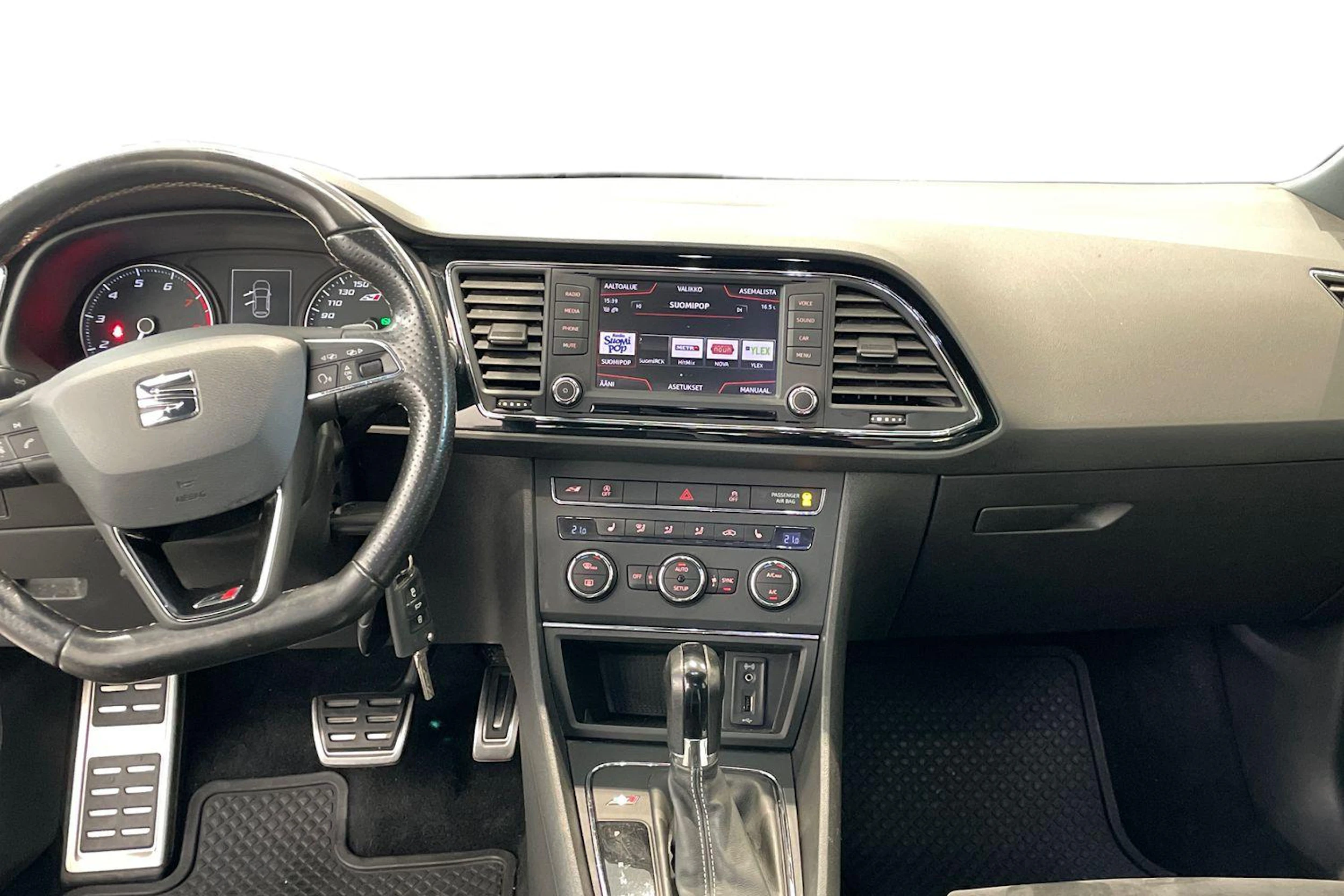 valkoinen SEAT Leon ST 2016 kuva 7.