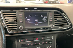 valkoinen SEAT Leon ST 2016 kuva 13.