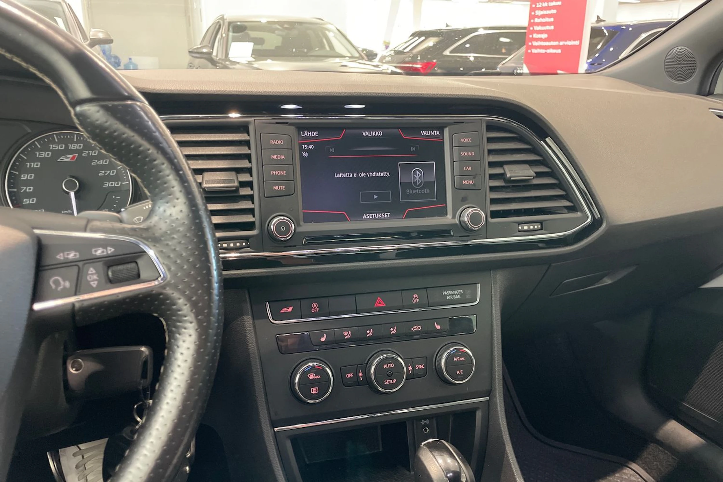 valkoinen SEAT Leon ST 2016 kuva 14.