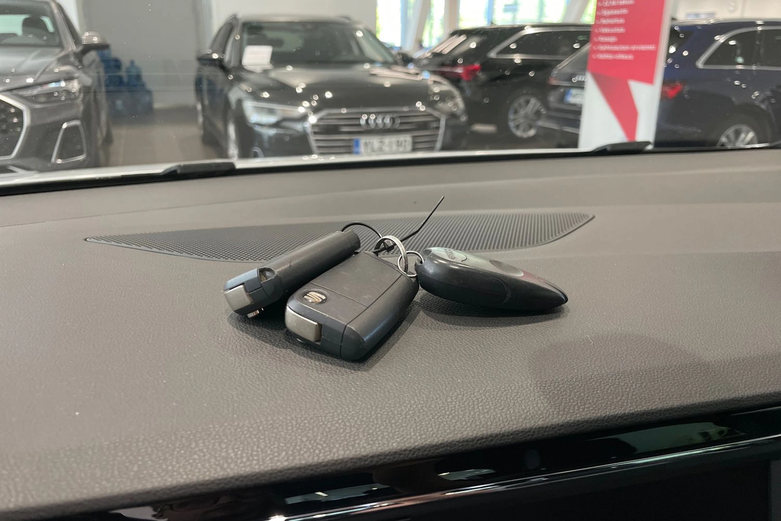 valkoinen SEAT Leon ST 2016 kuva 15.