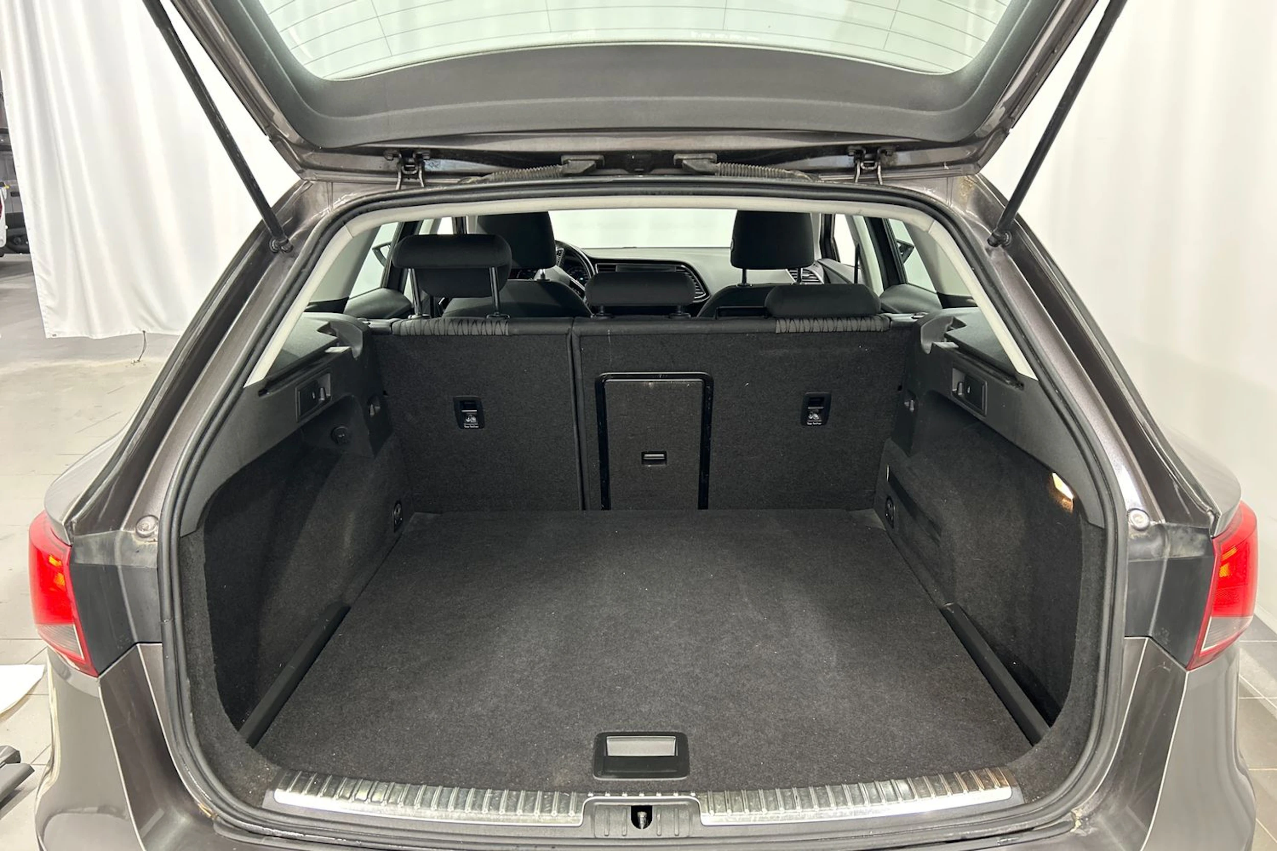 harmaa SEAT Leon ST 2016 kuva 12.