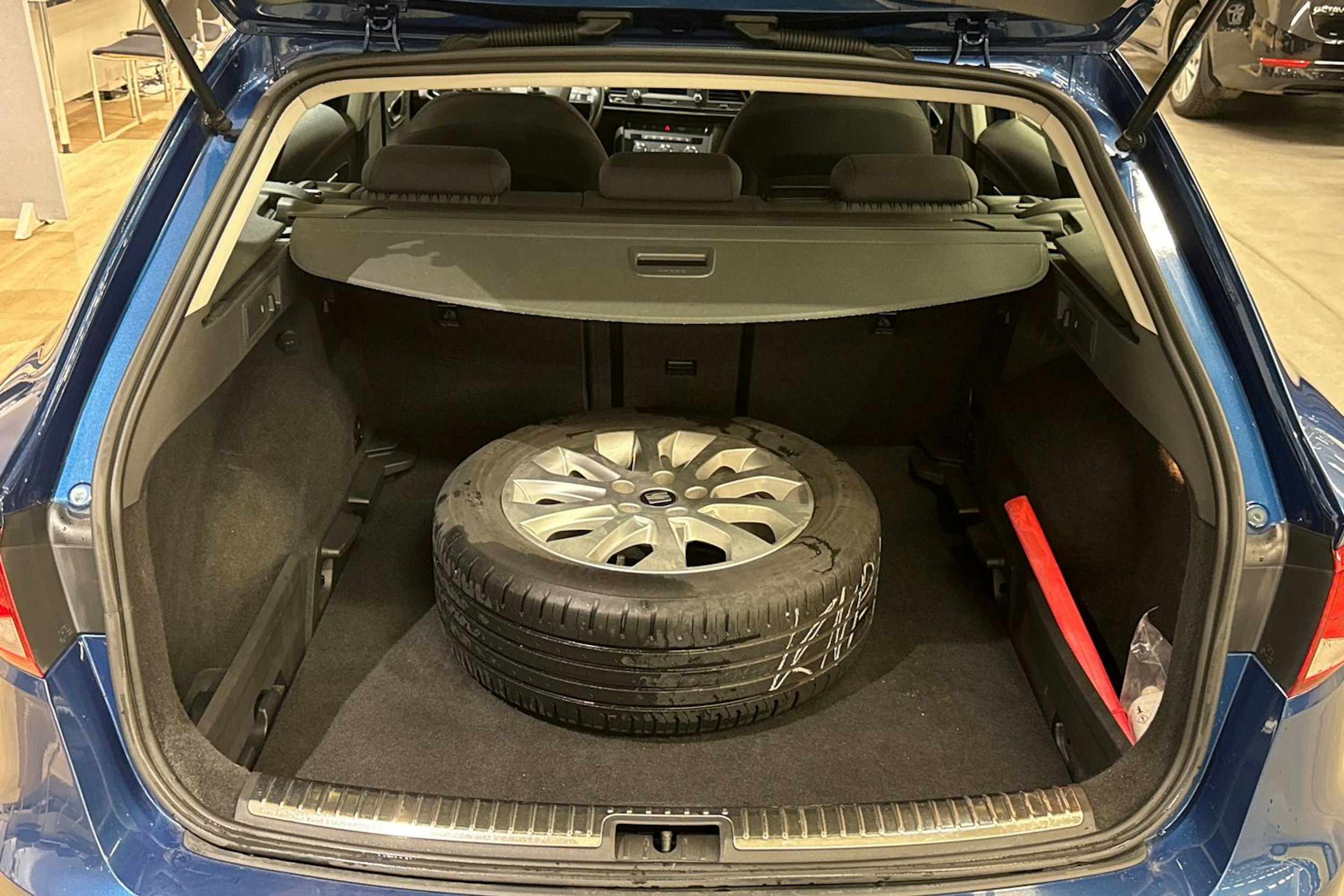 Sininen SEAT LEON ST 2016 kuva 10.