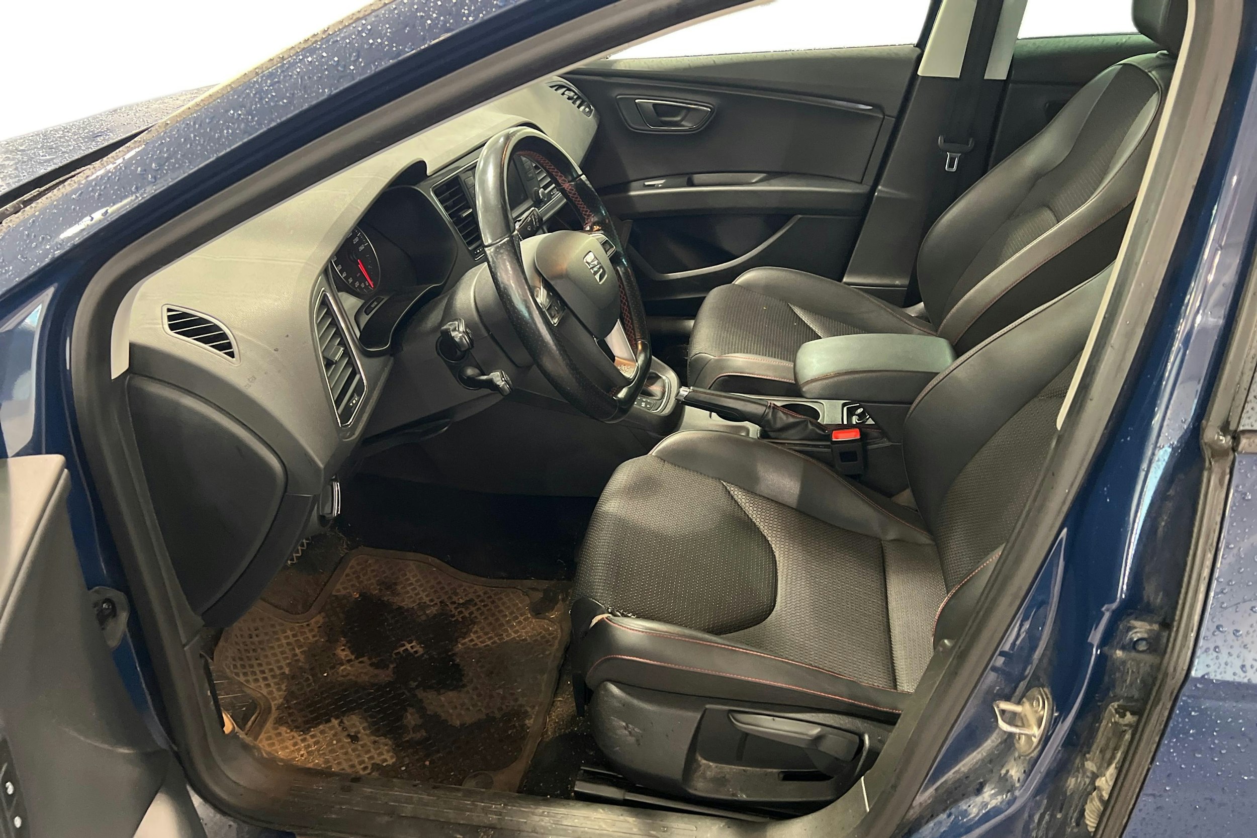 sininen SEAT Leon ST 2016 kuva 3.