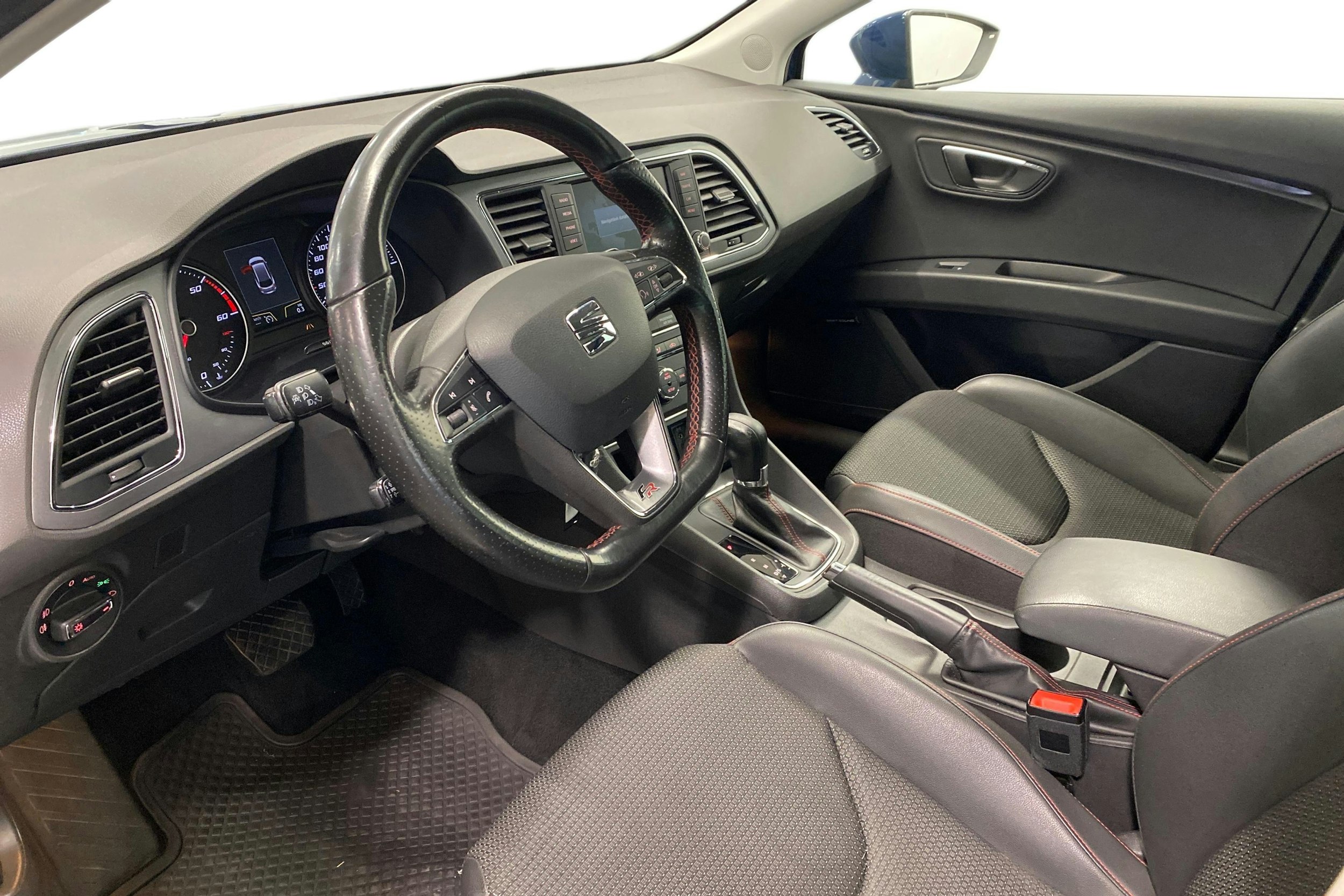 sininen SEAT Leon ST 2016 kuva 7.