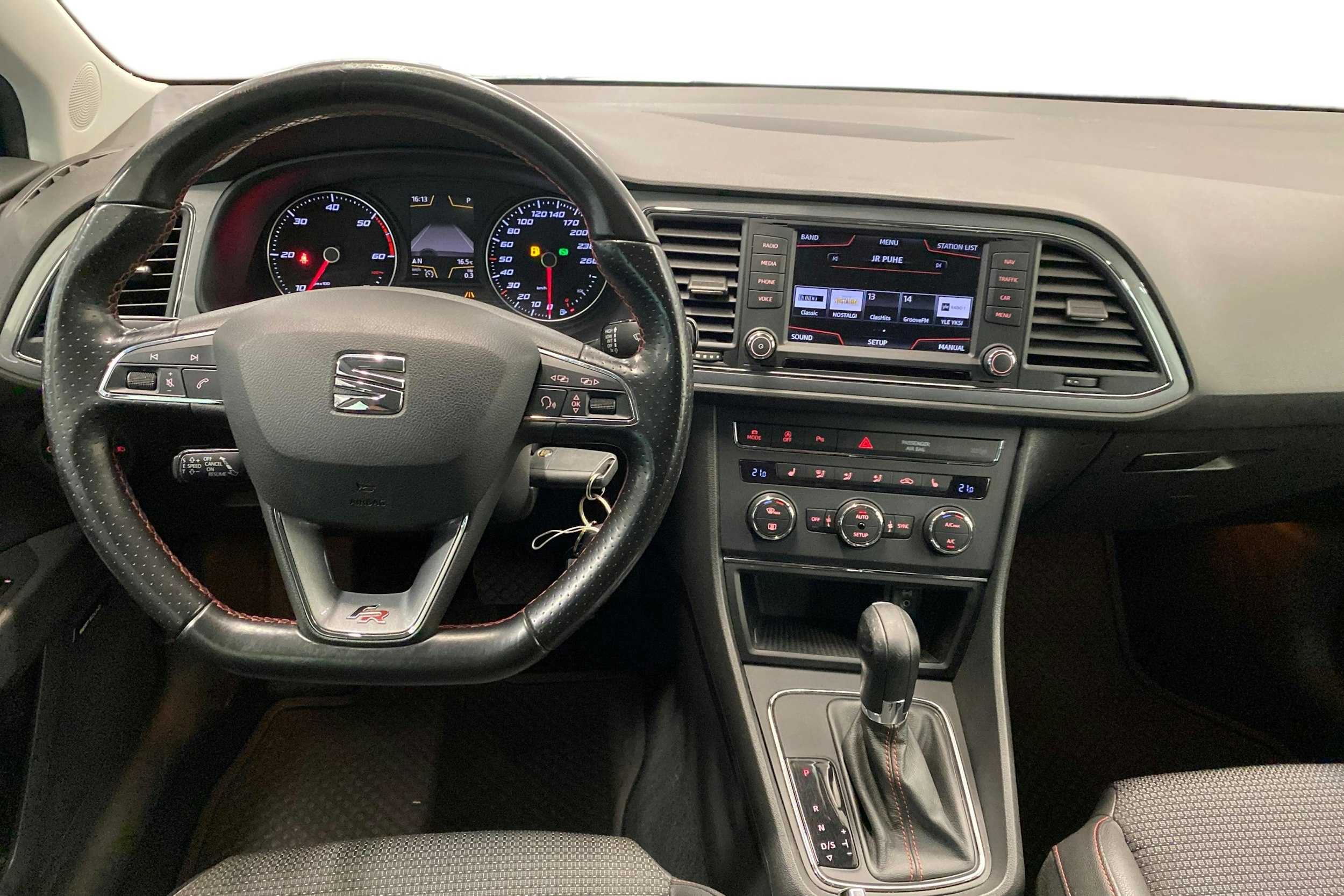 sininen SEAT Leon ST 2016 kuva 9.