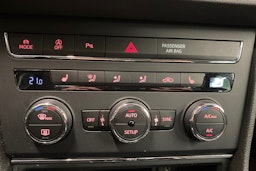 sininen SEAT Leon ST 2016 kuva 16.