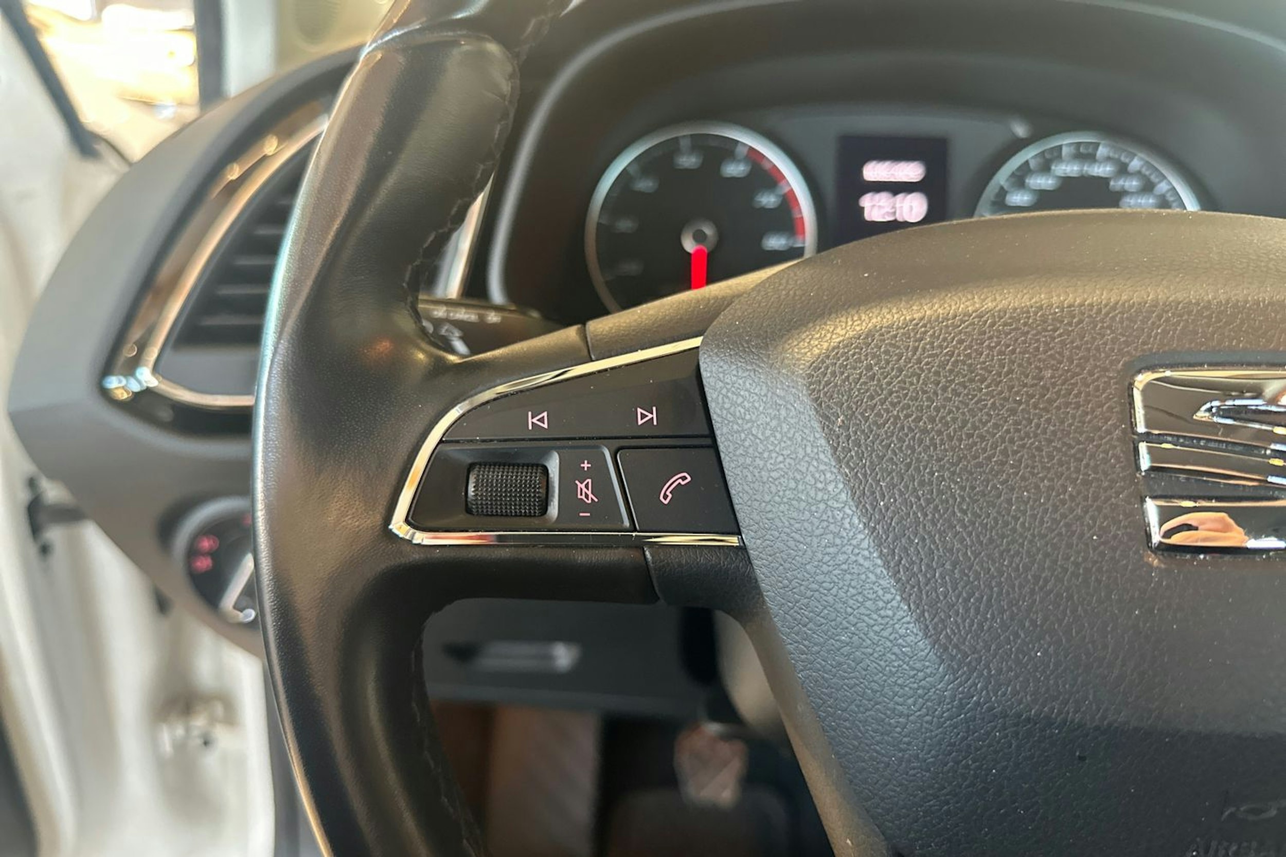 Valkoinen SEAT LEON ST 2016 kuva 16.