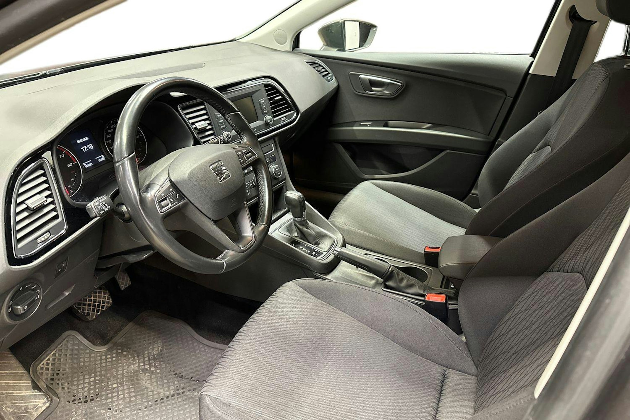 harmaa SEAT Leon ST 2016 kuva 6.