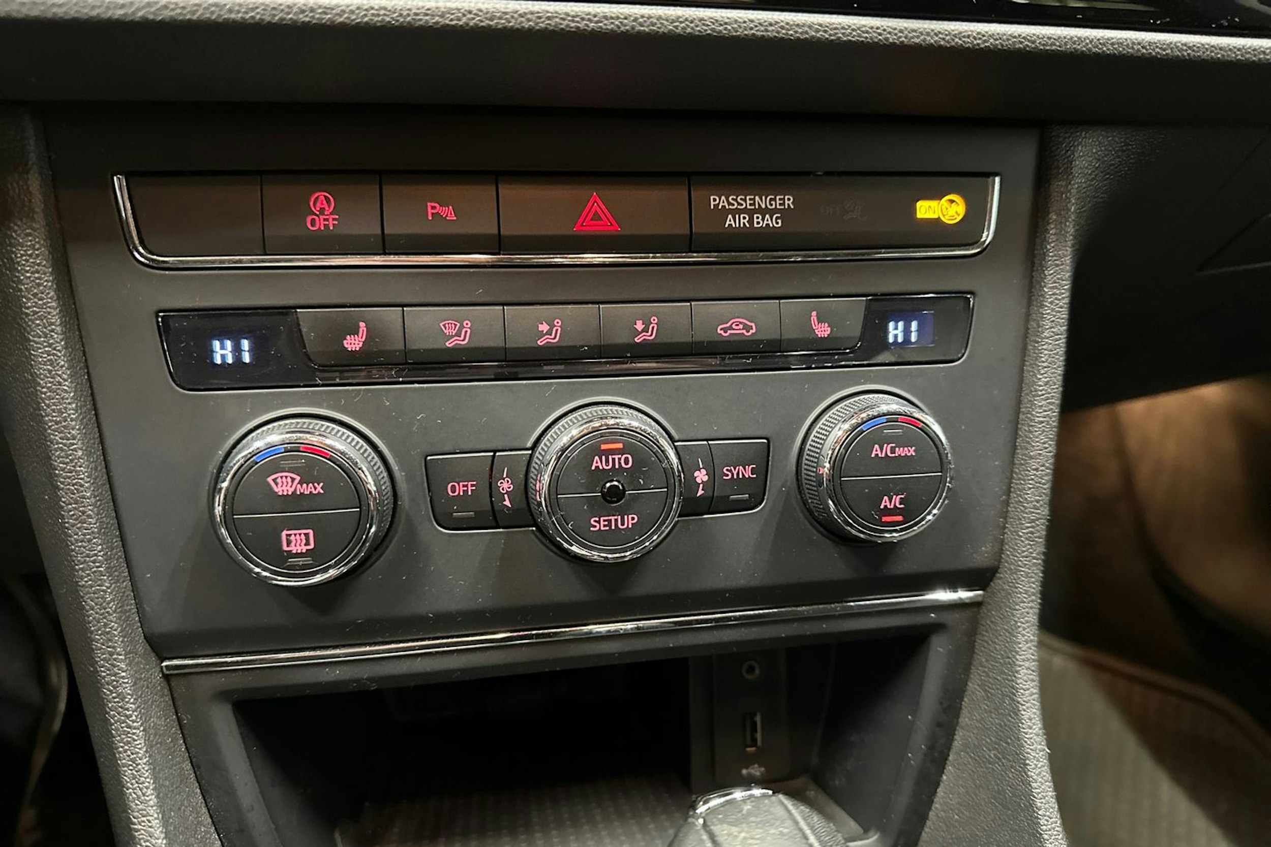 harmaa SEAT Leon ST 2016 kuva 13.