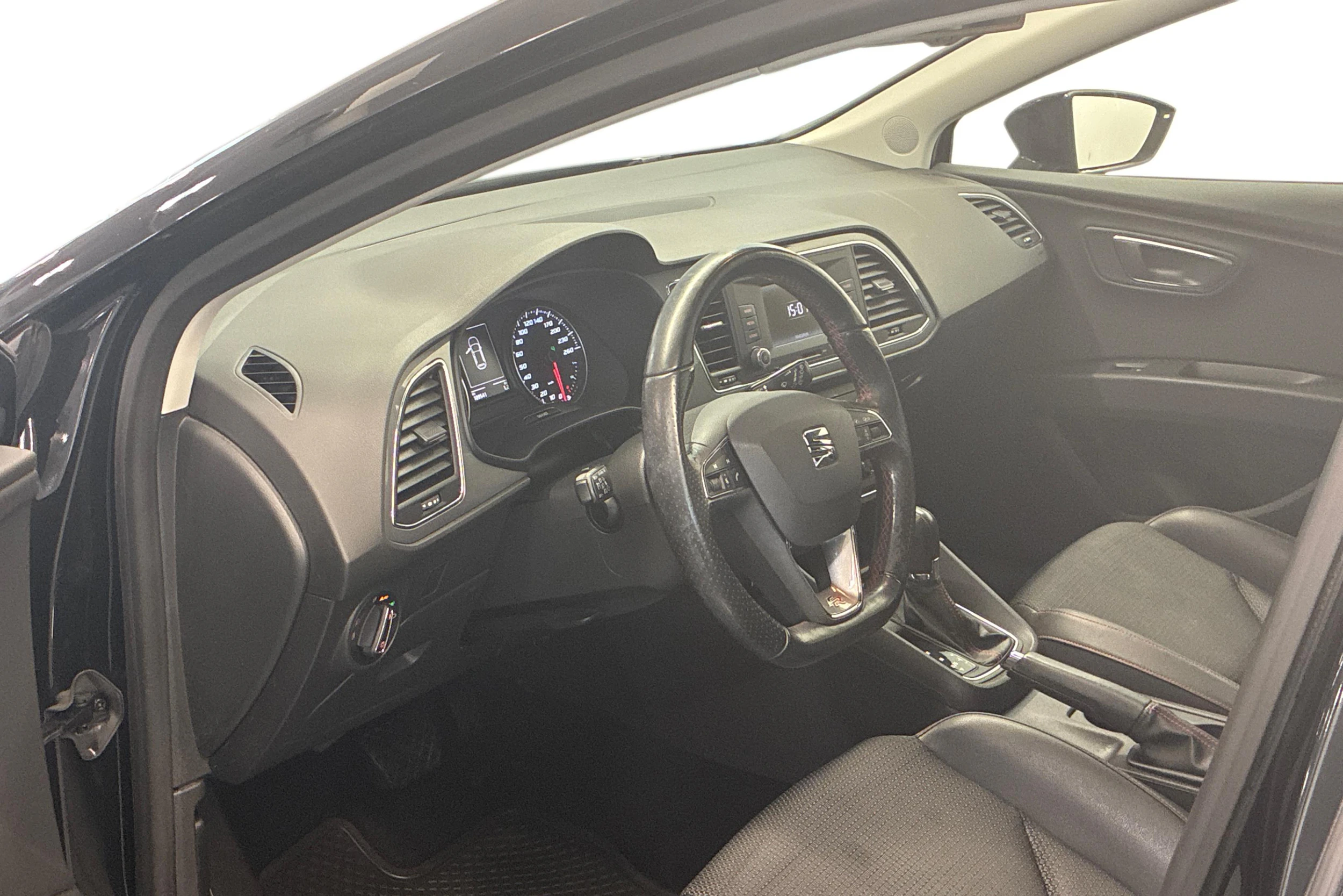 Musta SEAT LEON ST 2016 kuva 6.