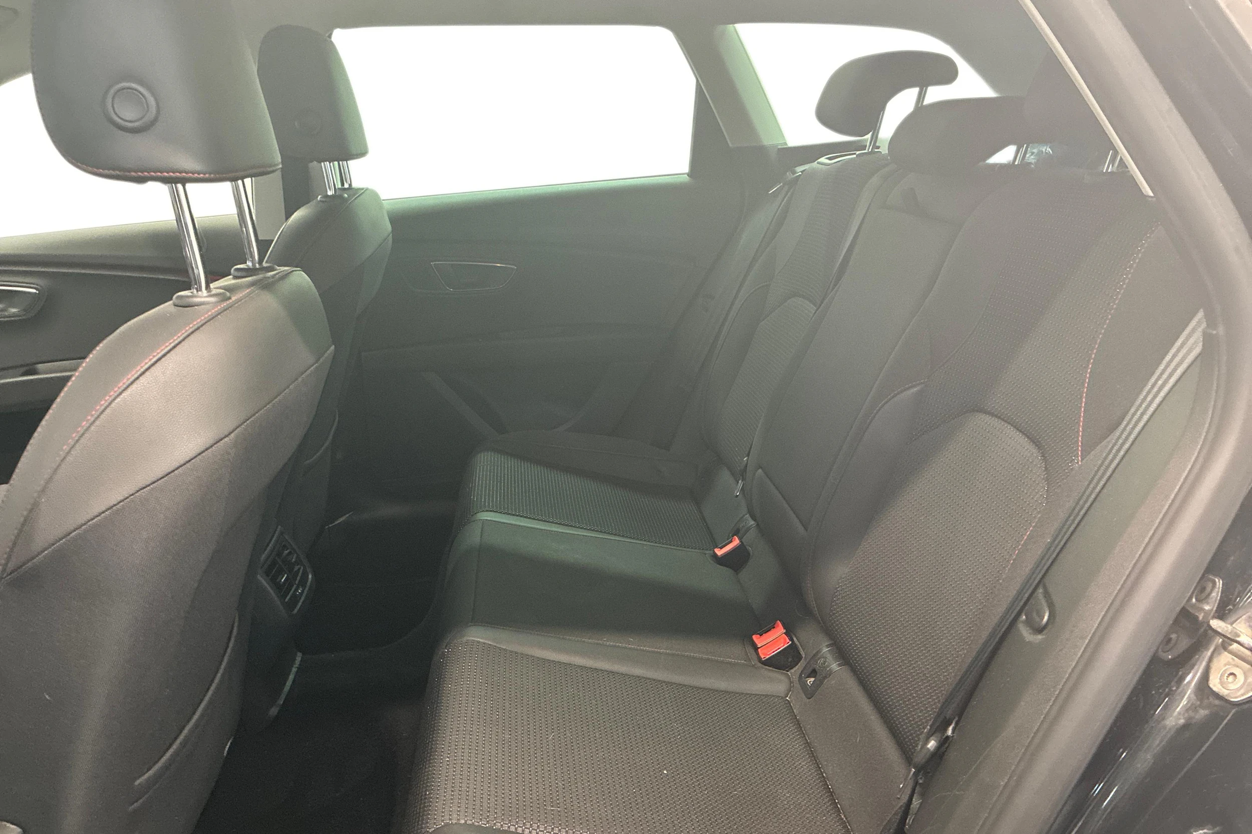 Musta SEAT LEON ST 2016 kuva 8.