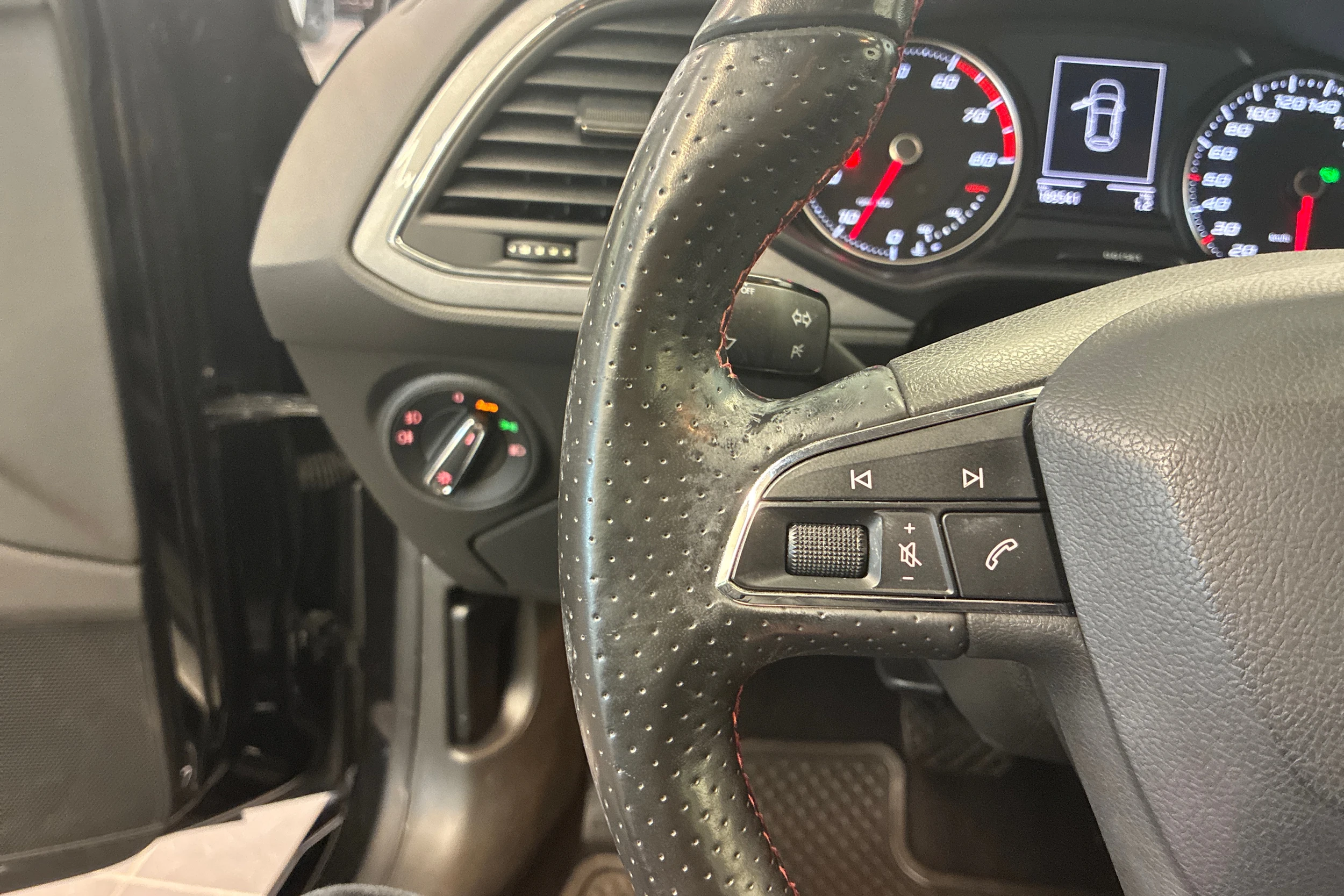 Musta SEAT LEON ST 2016 kuva 12.