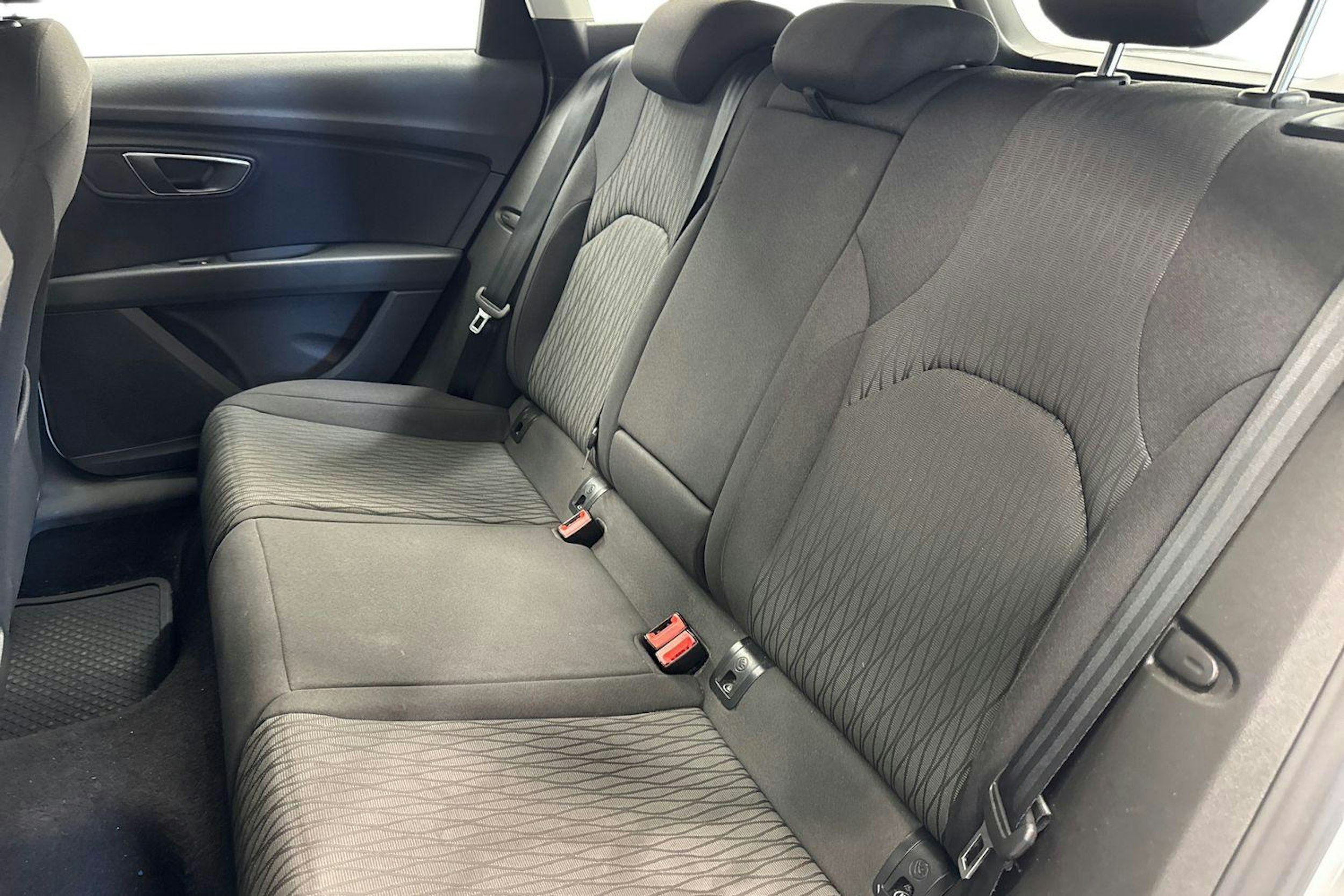 Valkoinen SEAT LEON ST 2016 kuva 10.