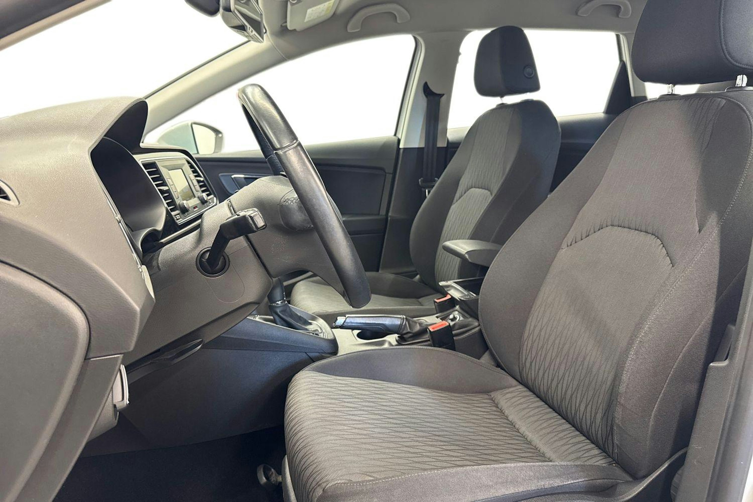 Valkoinen SEAT LEON ST 2016 kuva 11.