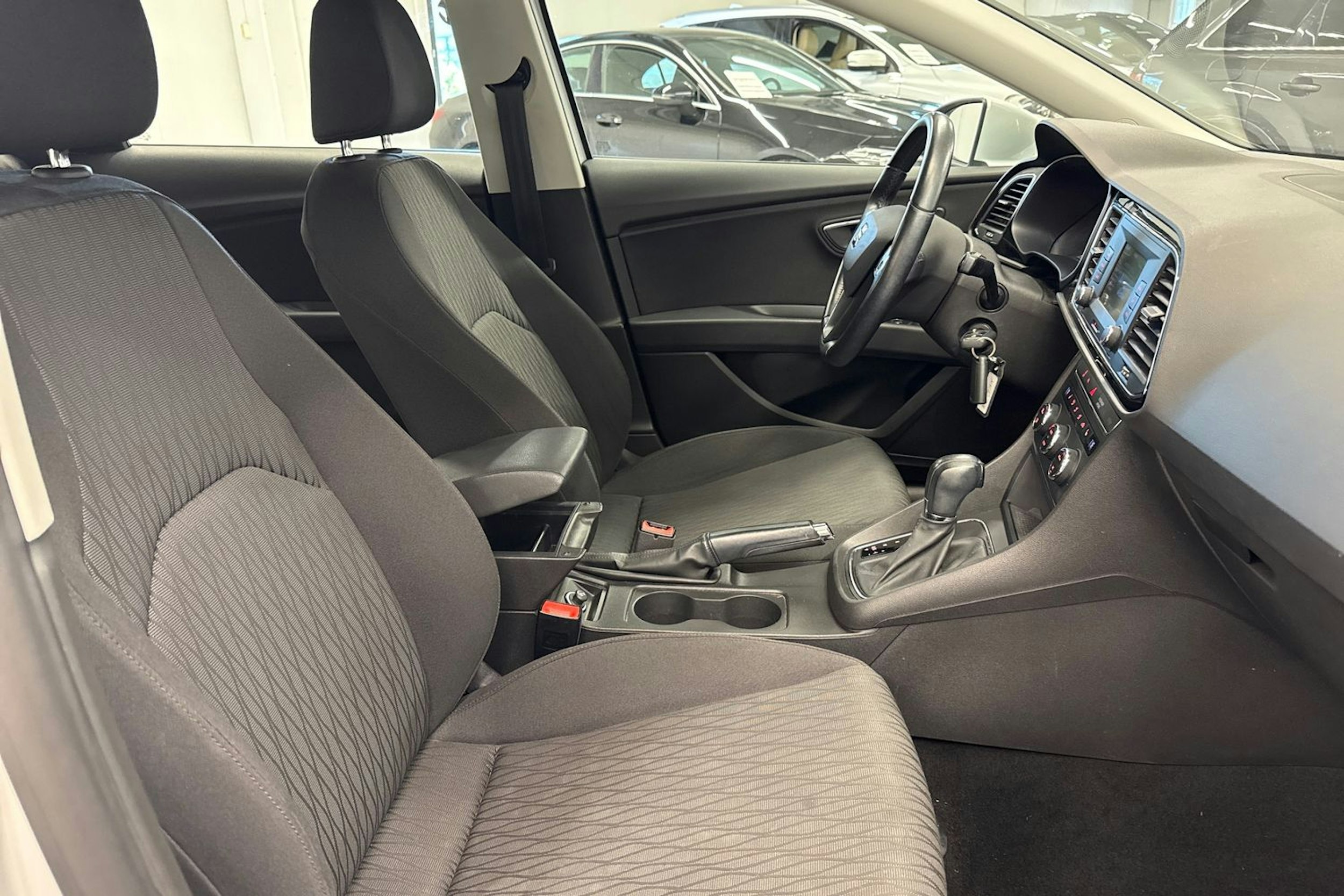 Valkoinen SEAT LEON ST 2016 kuva 13.