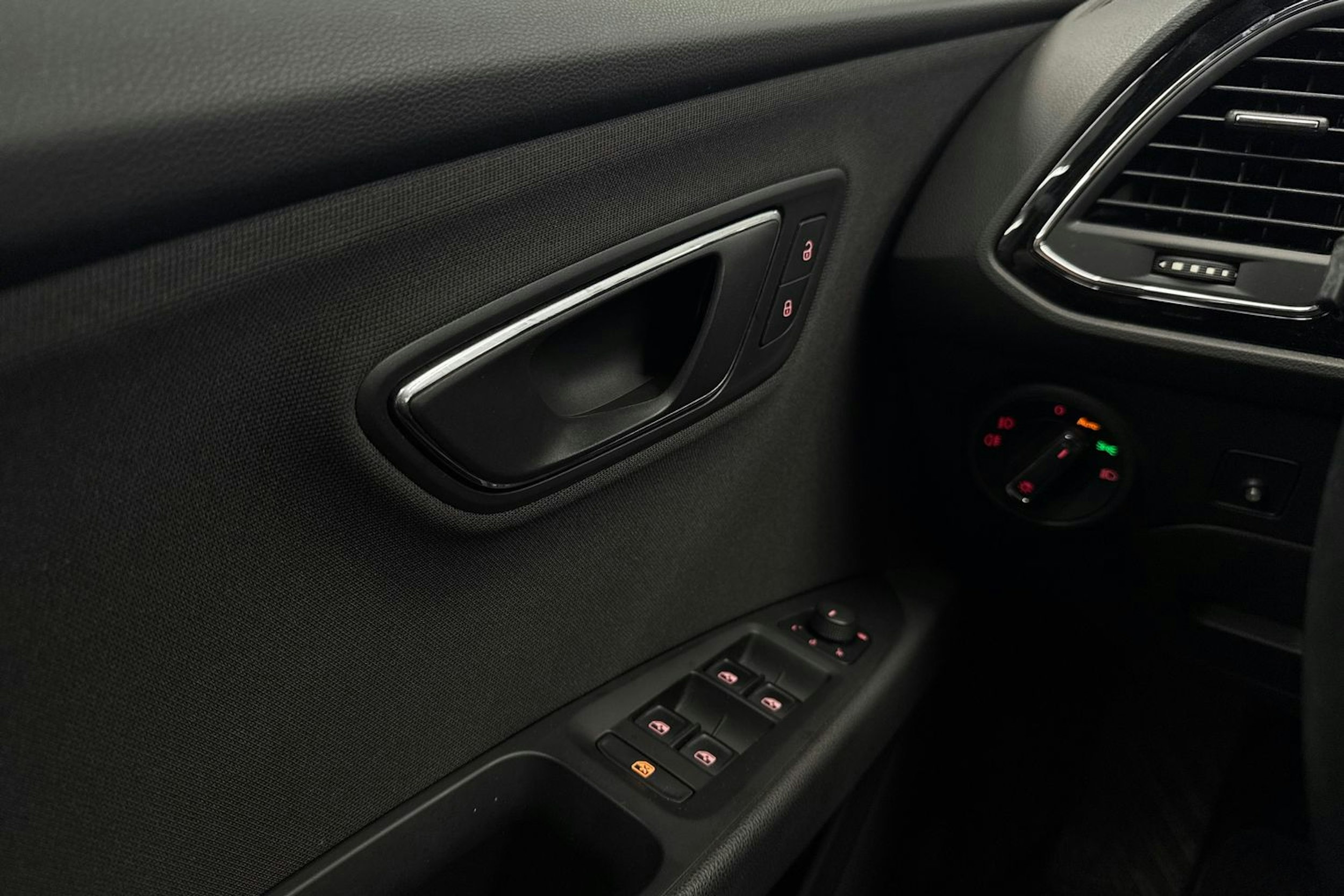 Valkoinen SEAT LEON ST 2016 kuva 18.